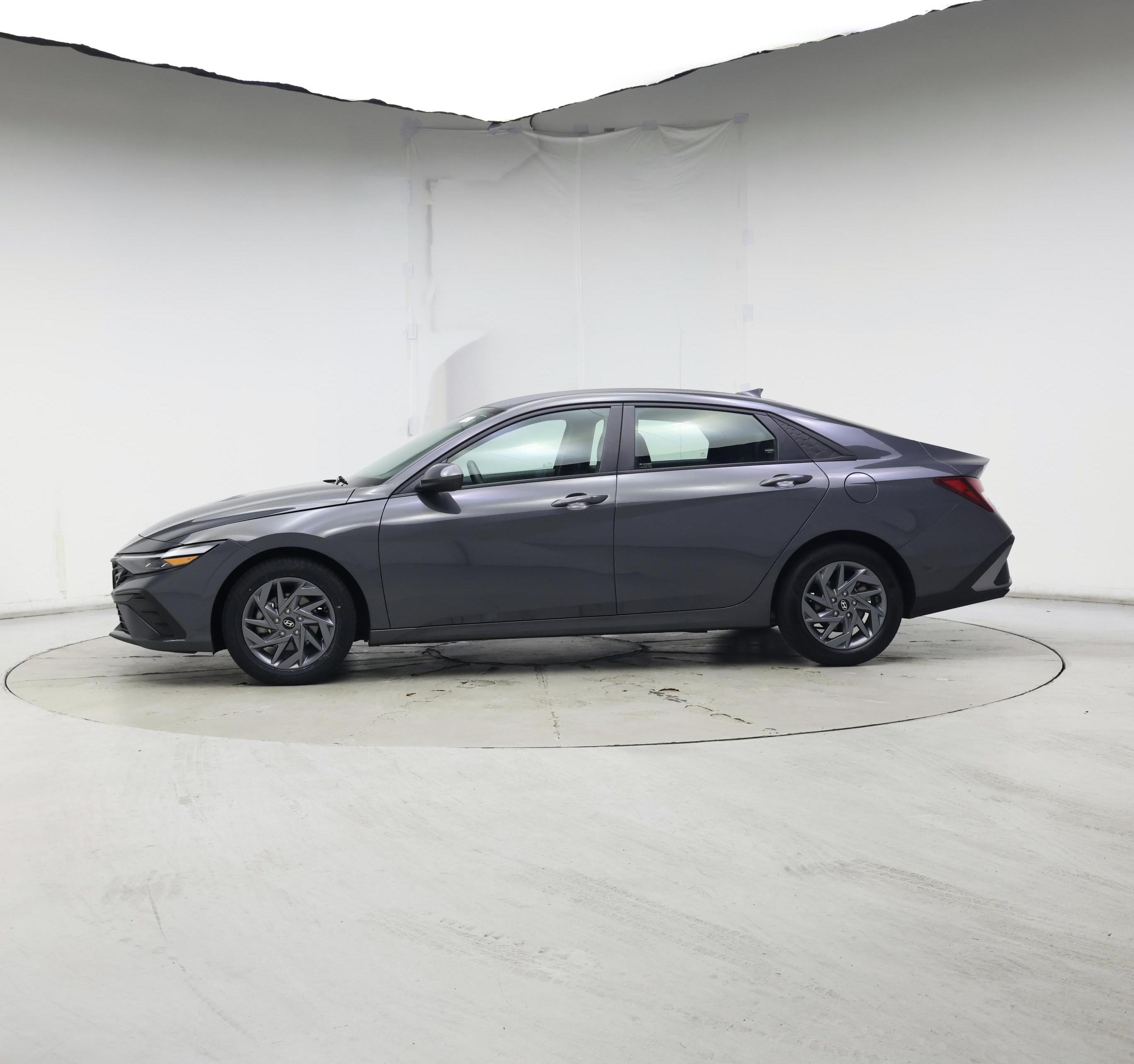 Thumbnail: 2024 Hyundai Elantra - 3