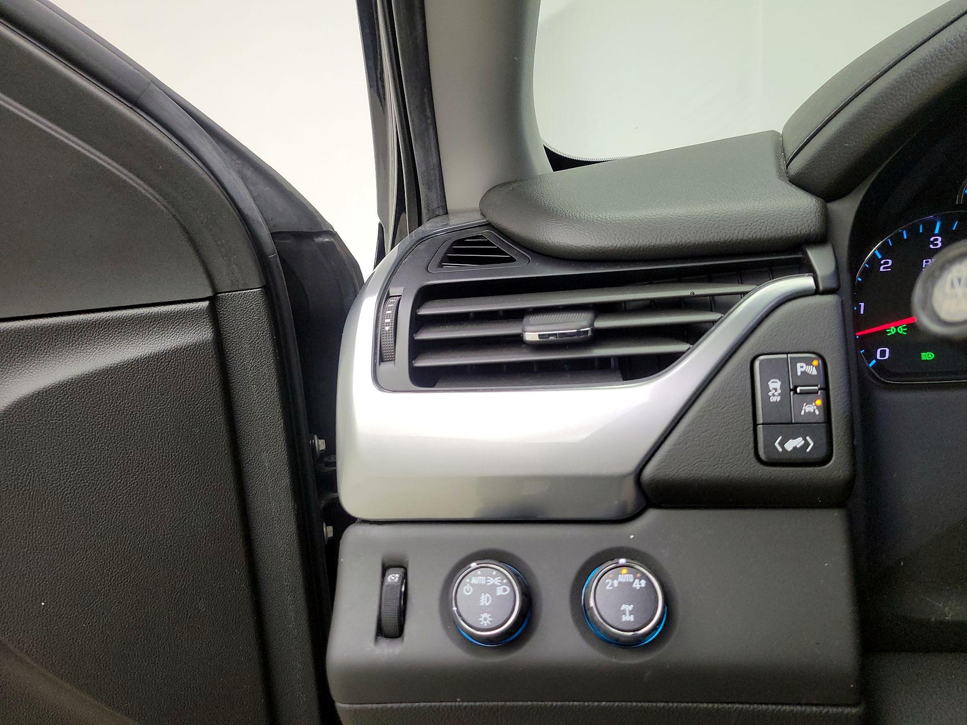 Thumbnail: 2019 Chevrolet Tahoe - 13