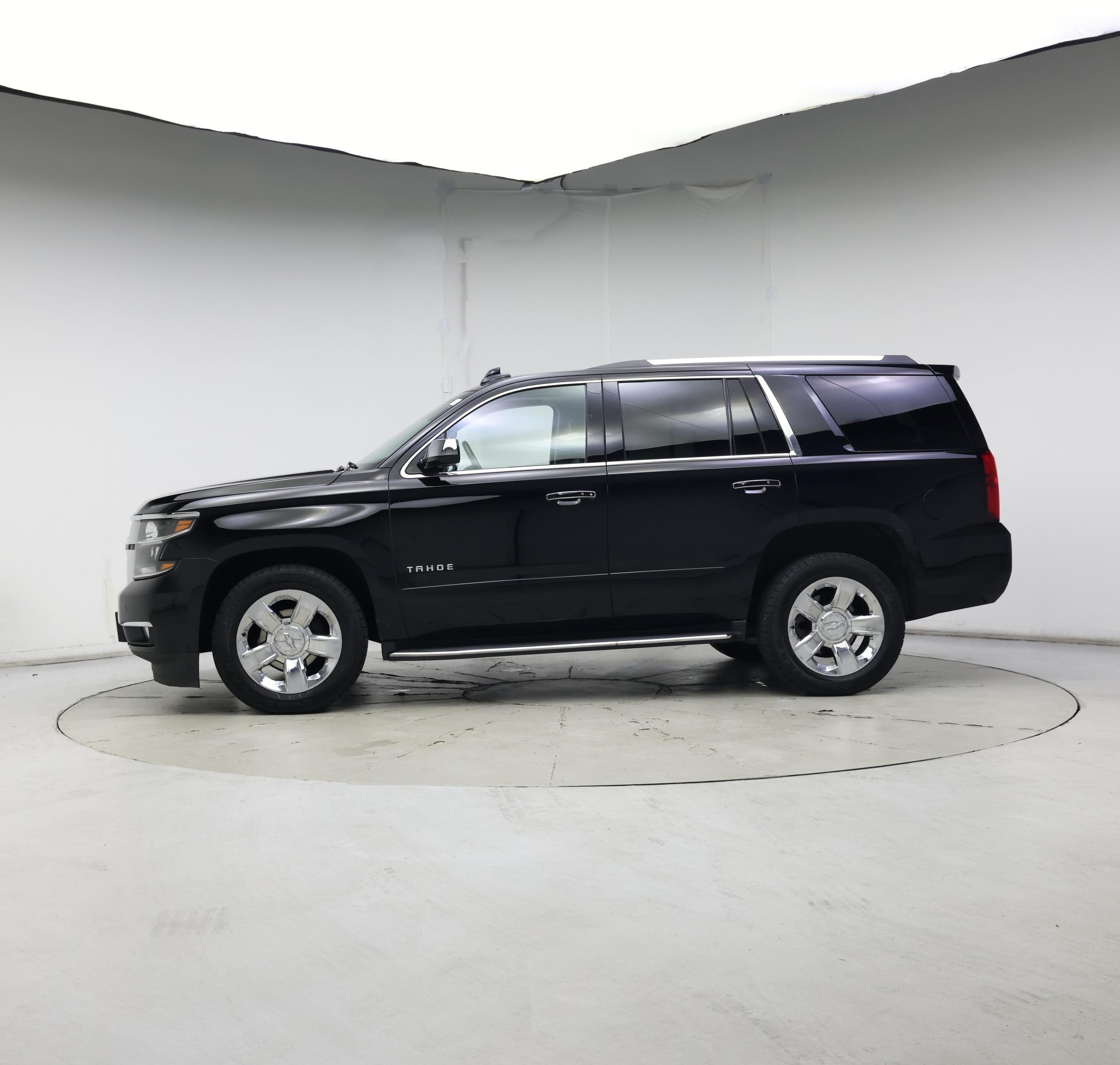 Thumbnail: 2019 Chevrolet Tahoe - 3