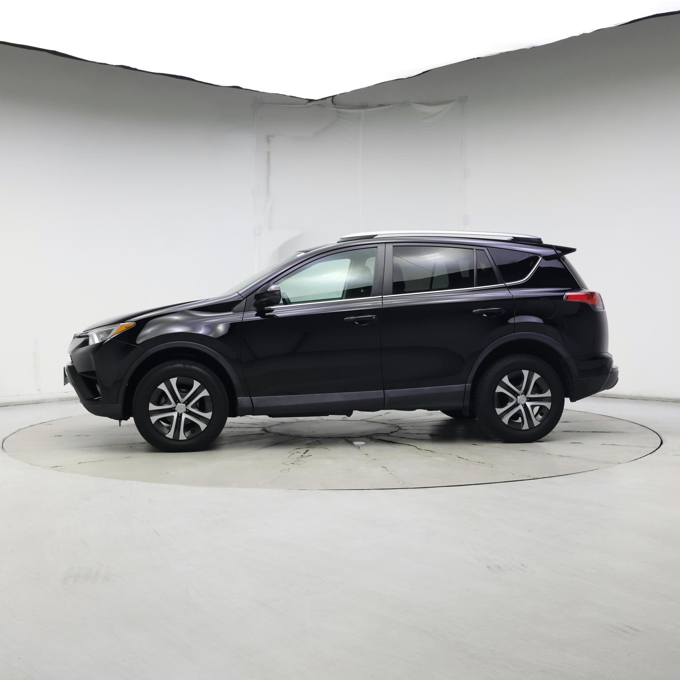 Thumbnail: 2017 Toyota RAV4 - 3