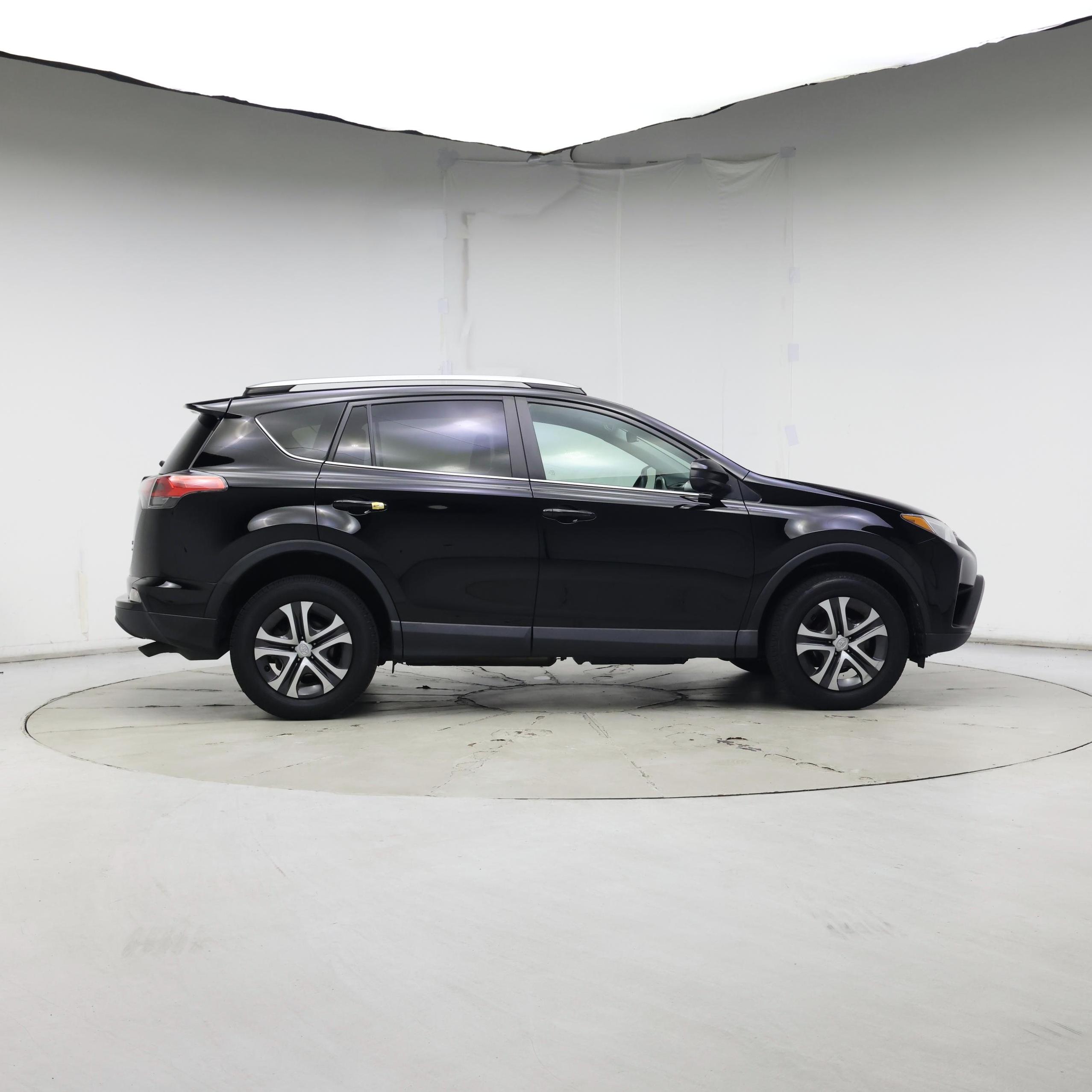 Thumbnail: 2017 Toyota RAV4 - 7