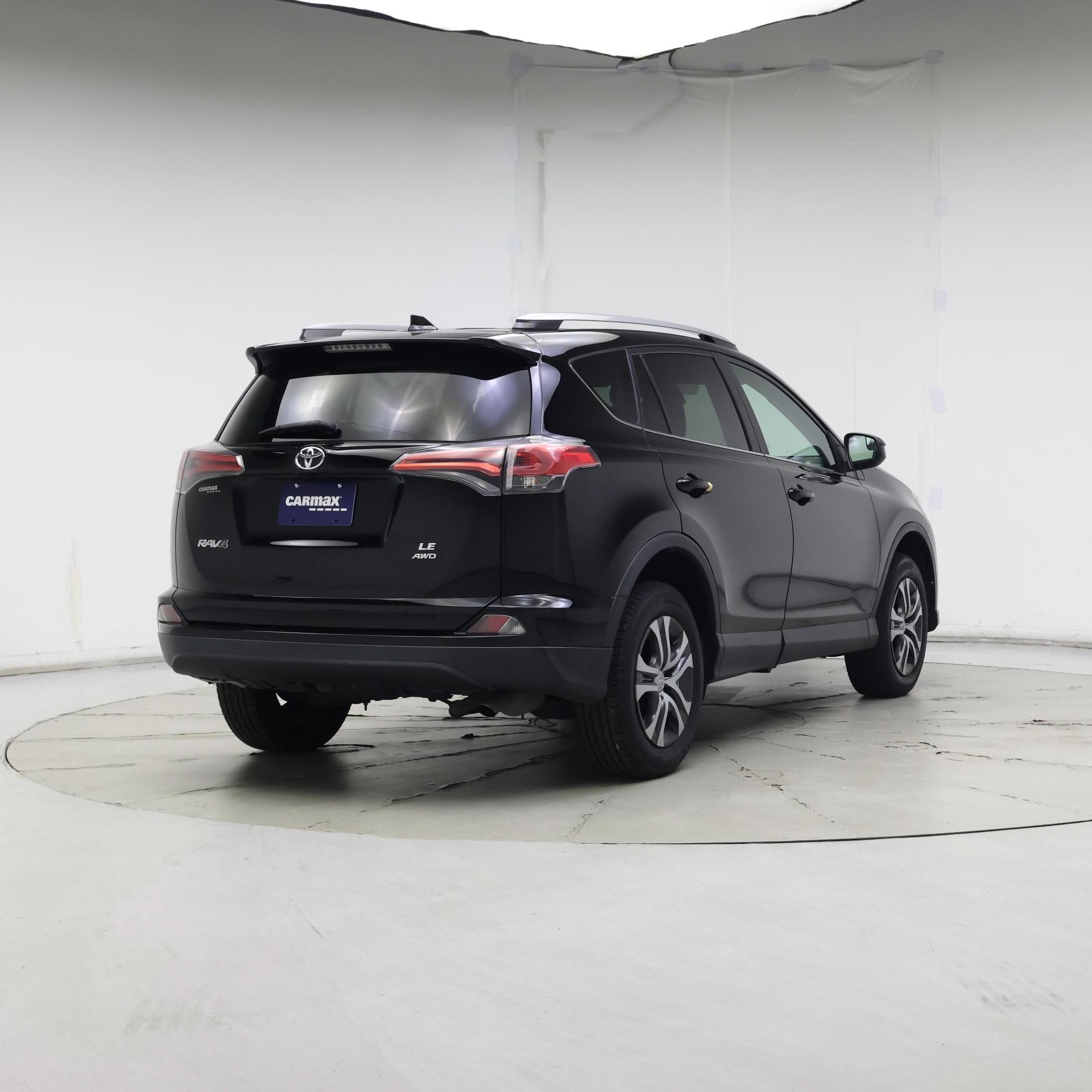 Thumbnail: 2017 Toyota RAV4 - 8