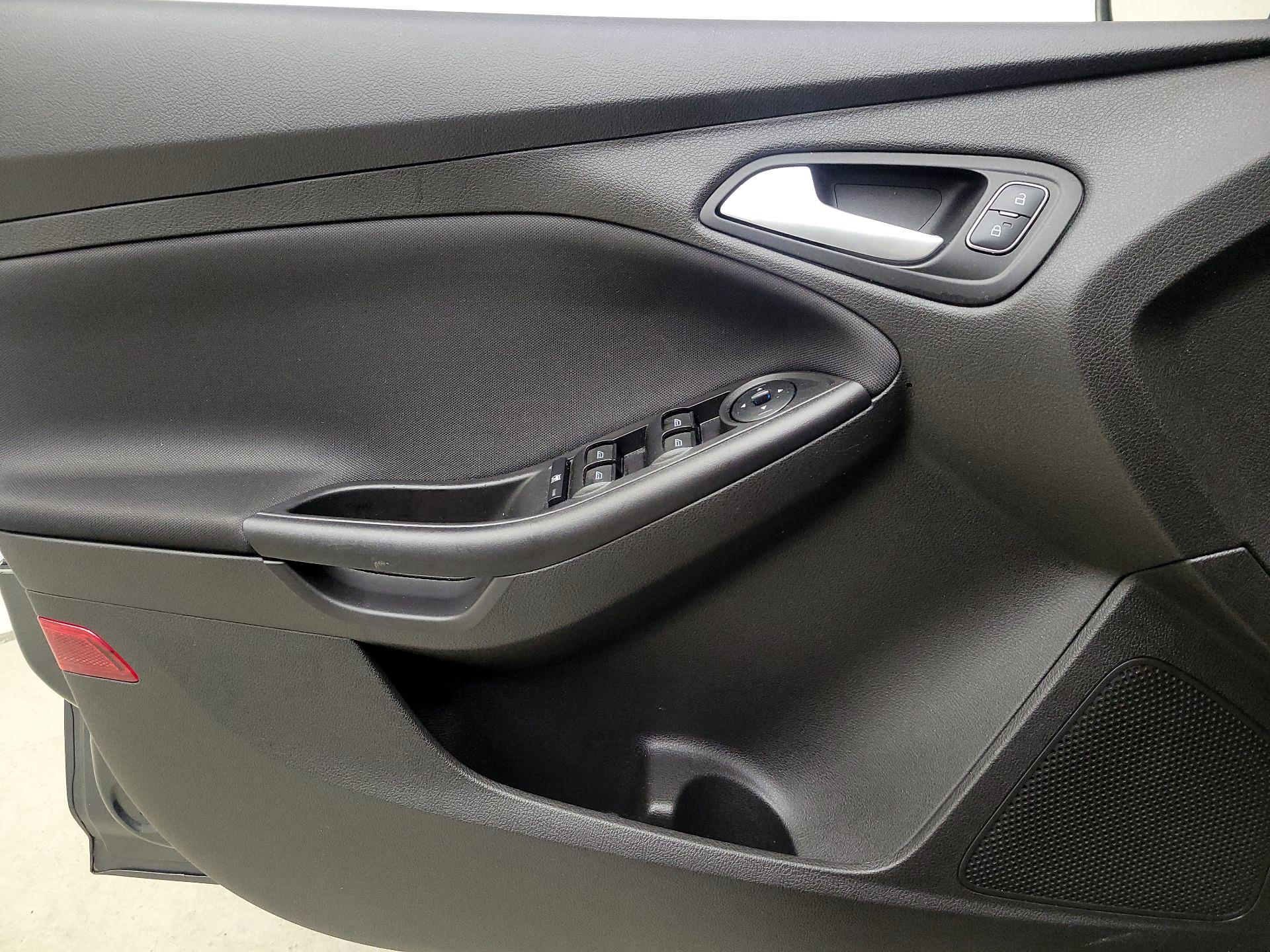 Thumbnail: 2017 Ford Focus - 12