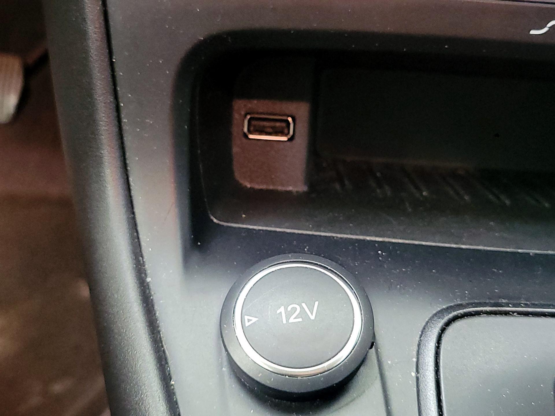 Thumbnail: 2017 Ford Focus - 18