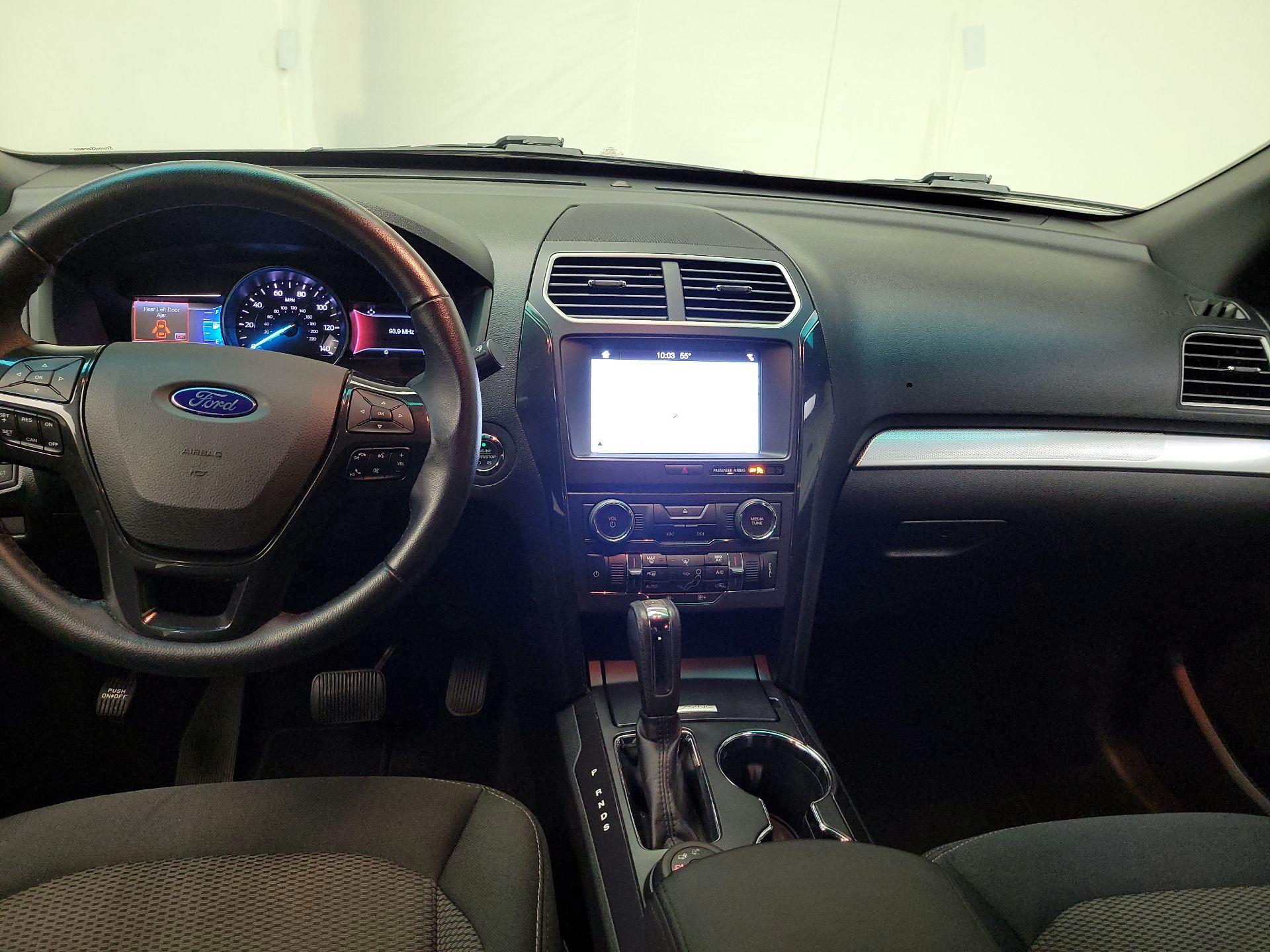 Thumbnail: 2017 Ford Explorer - 9