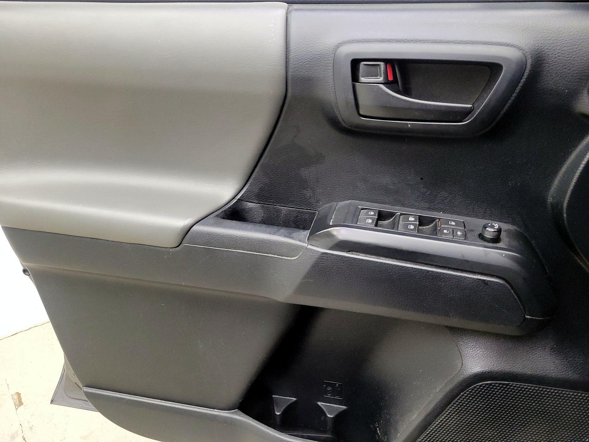 Thumbnail: 2019 Toyota Tacoma - 12