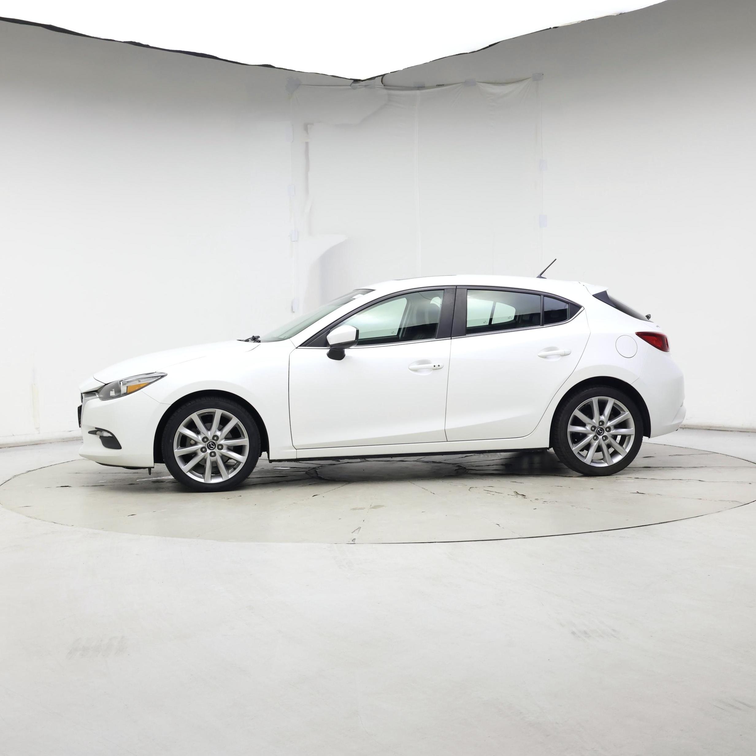 Thumbnail: 2017 Mazda Mazda3 - 3