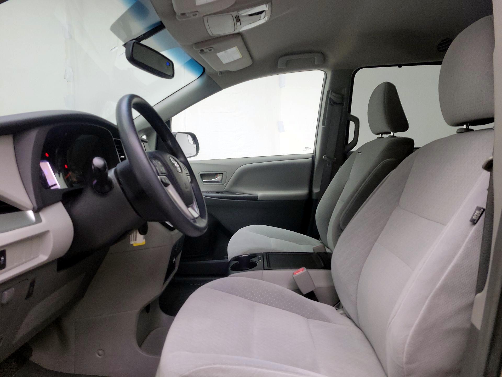 Thumbnail: 2015 Toyota Sienna - 11