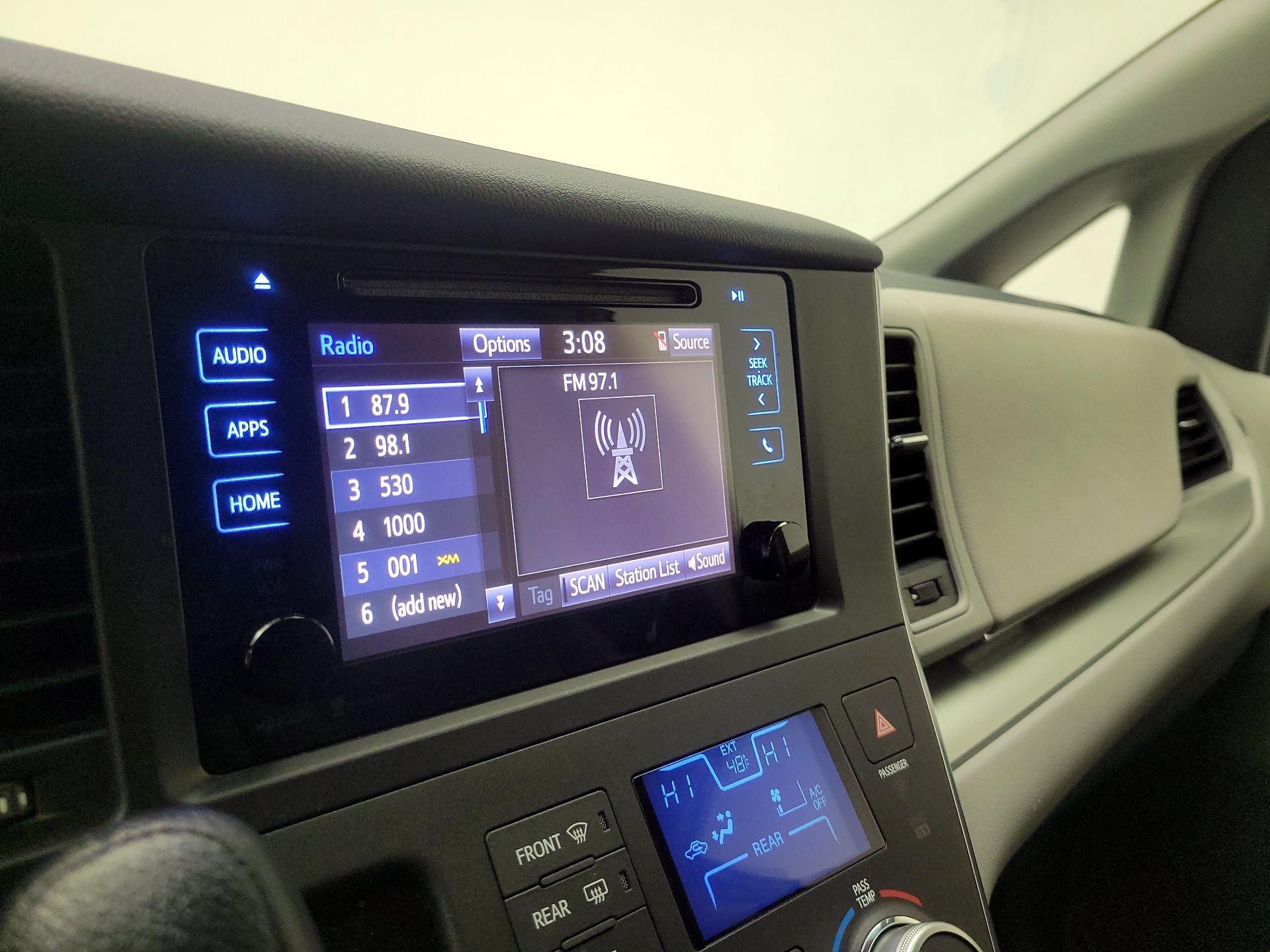 Thumbnail: 2015 Toyota Sienna - 15