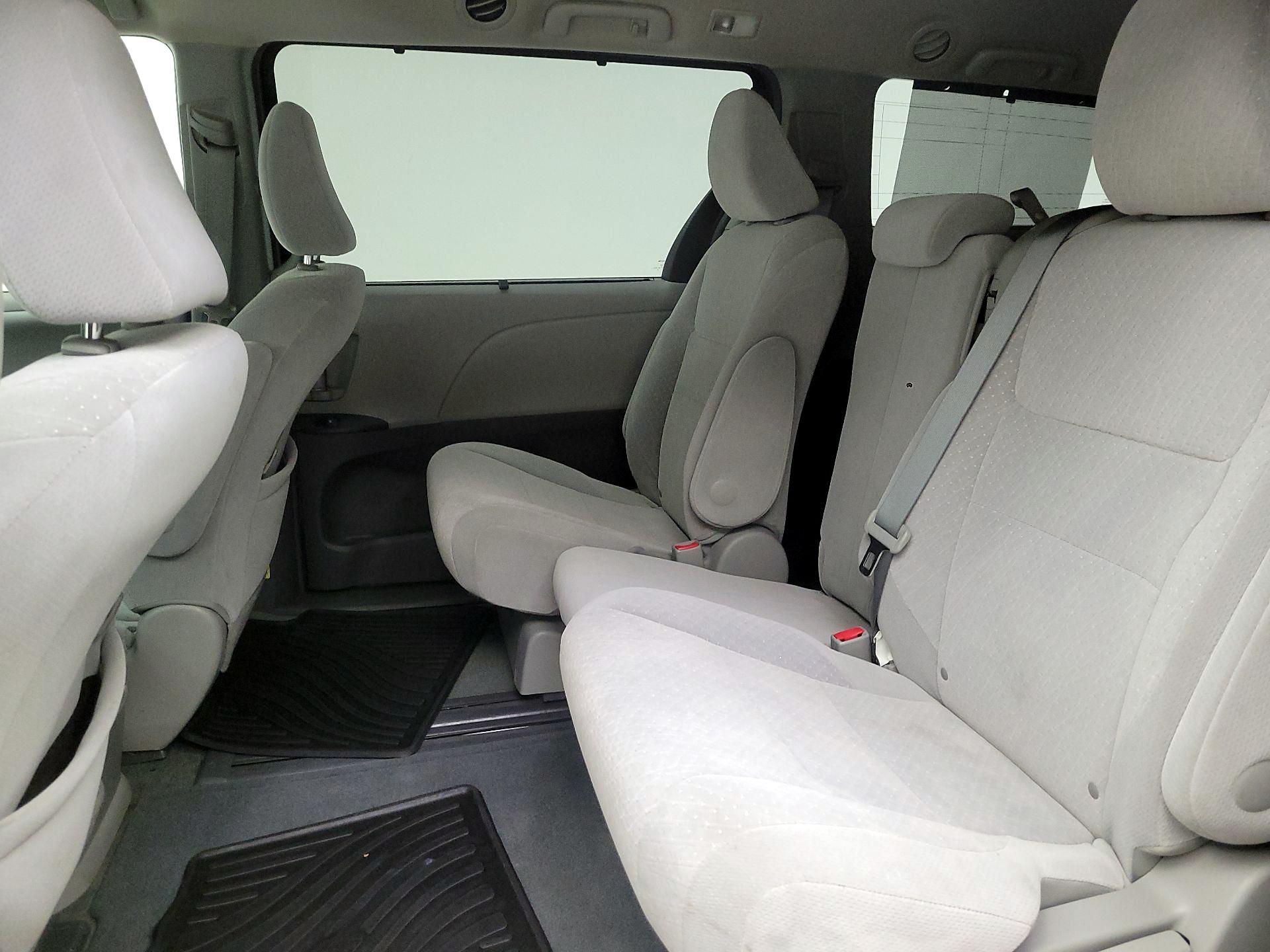 Thumbnail: 2015 Toyota Sienna - 19
