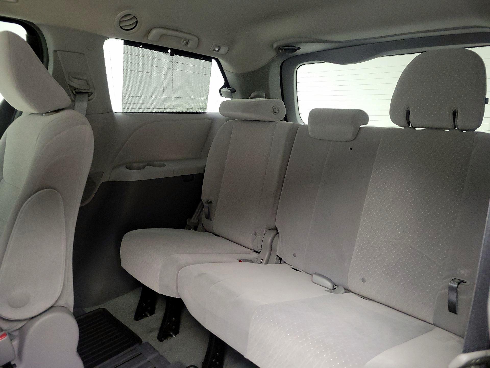 Thumbnail: 2015 Toyota Sienna - 20