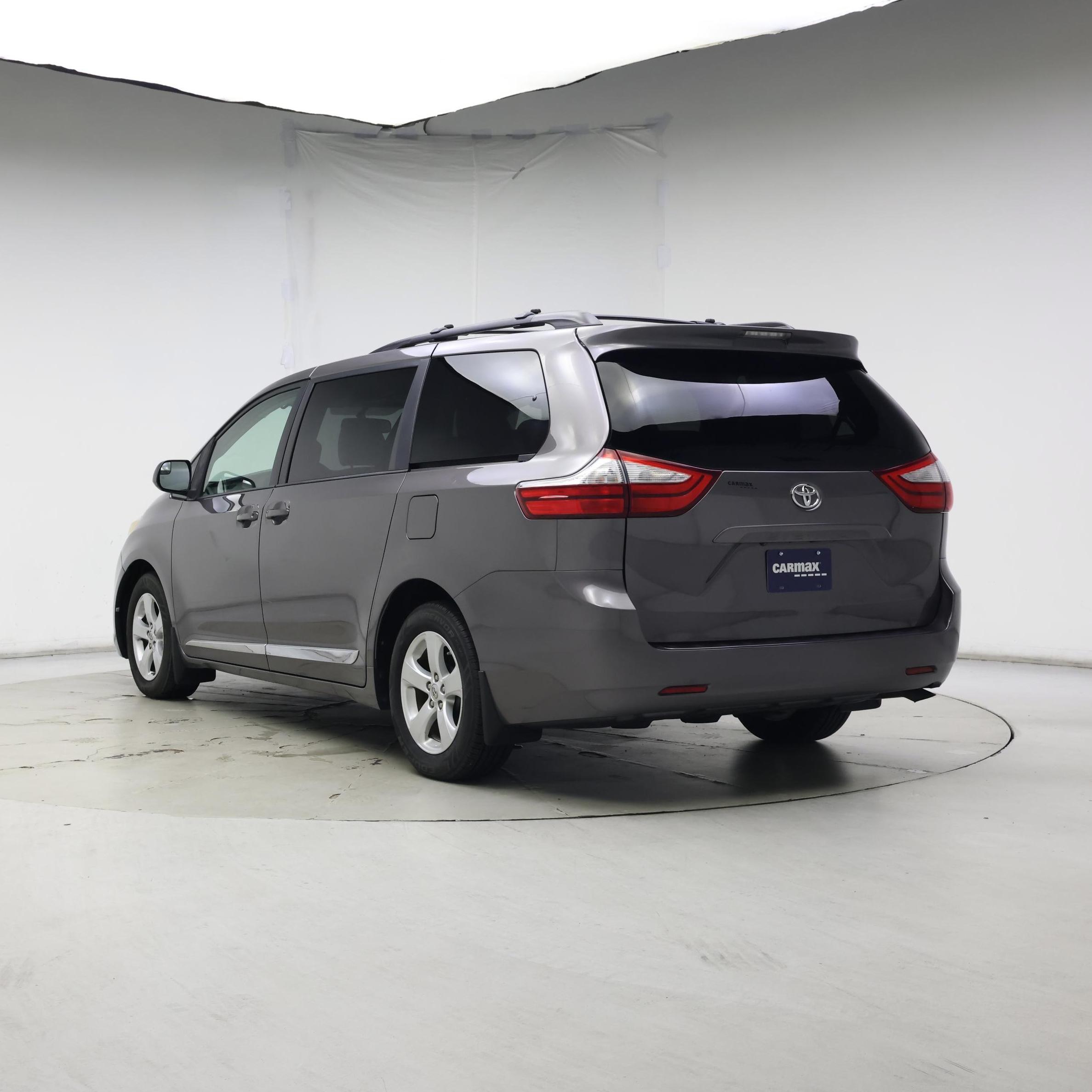 Thumbnail: 2015 Toyota Sienna - 5