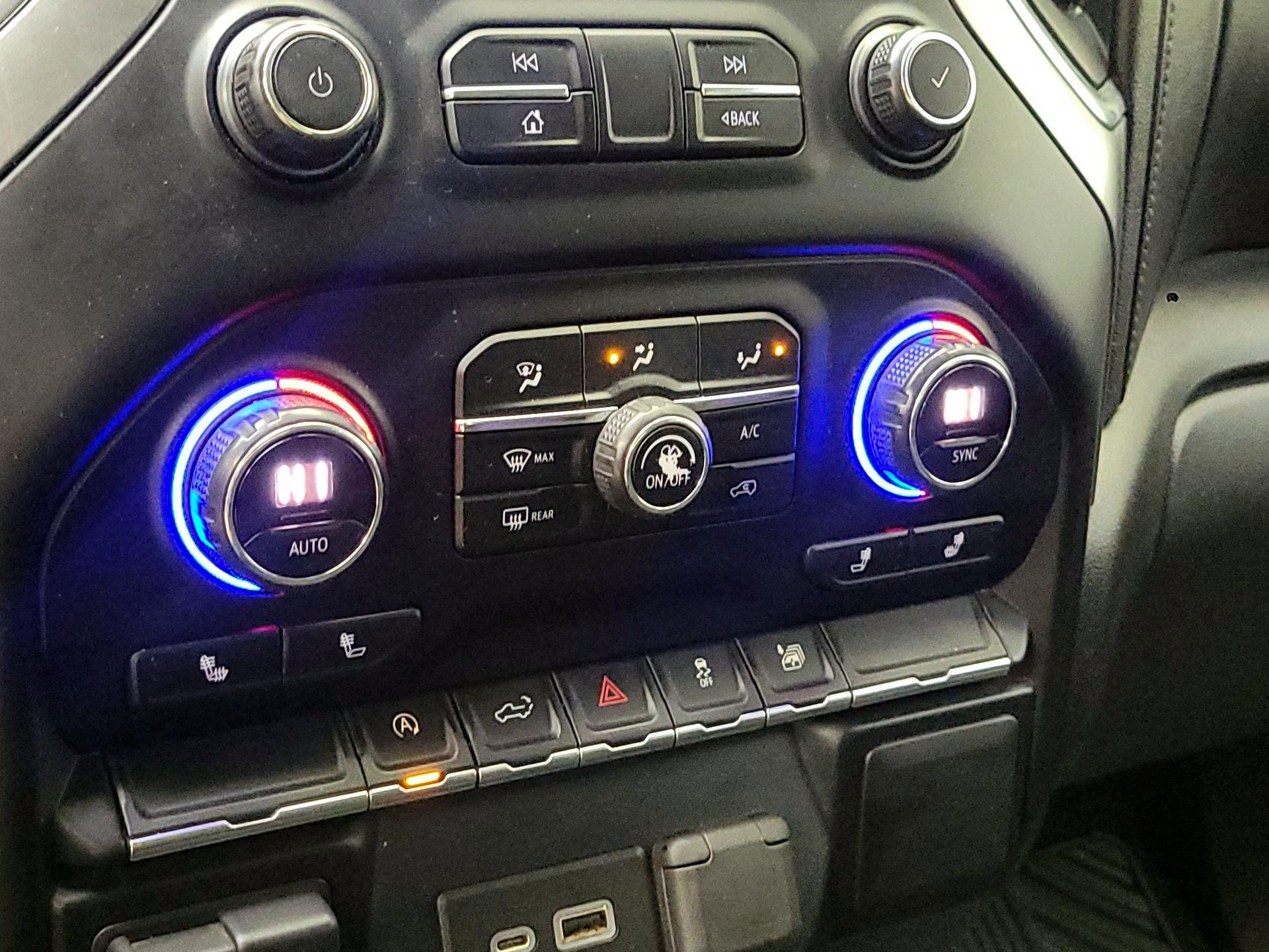 Thumbnail: 2019 Chevrolet Silverado 1500 - 16