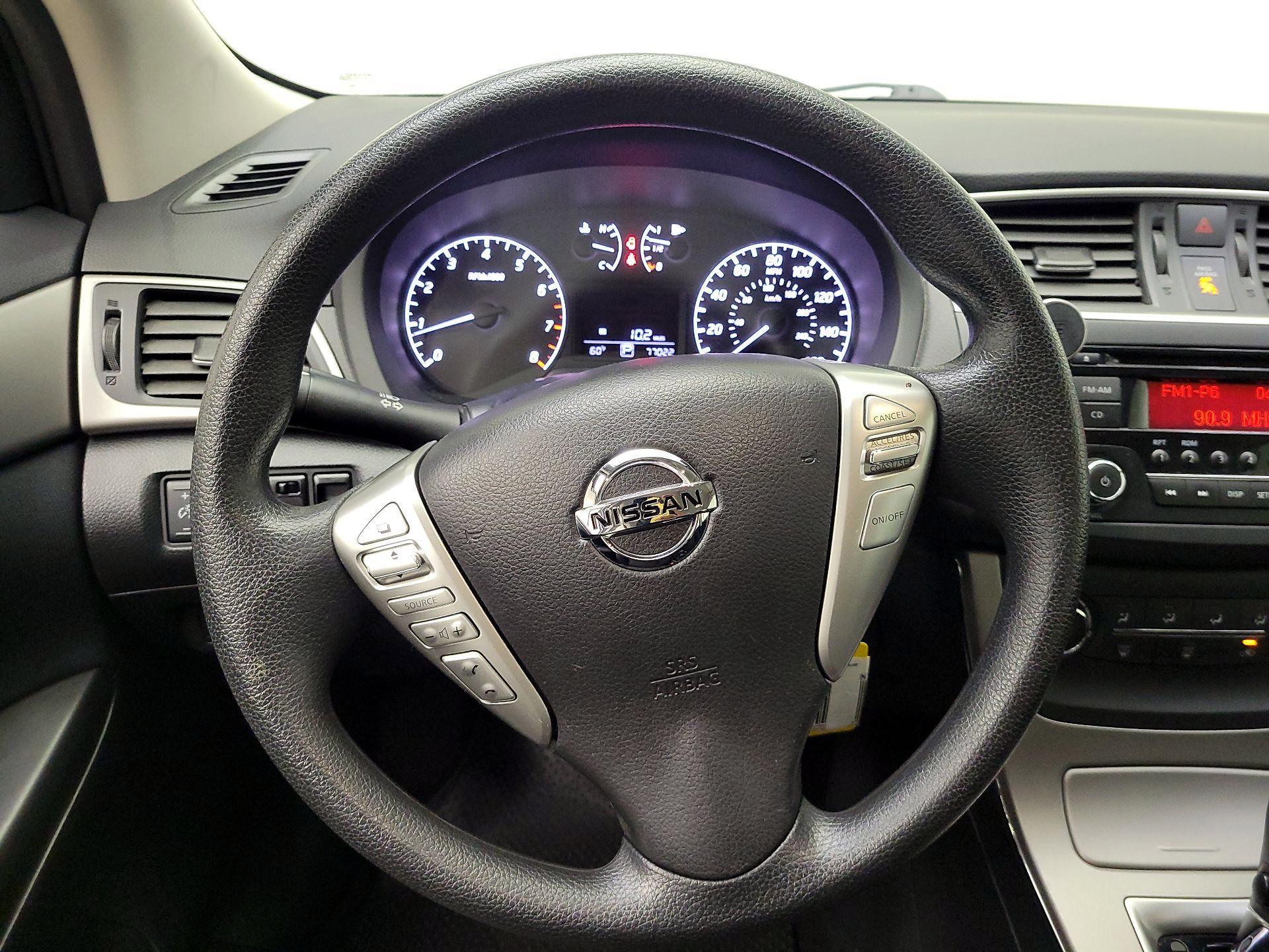 Thumbnail: 2015 Nissan Sentra - 10