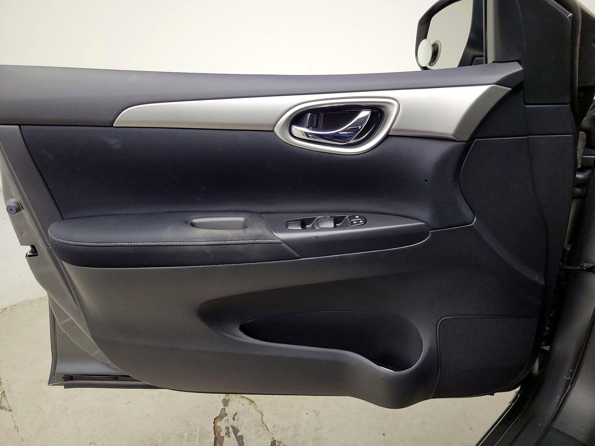 Thumbnail: 2015 Nissan Sentra - 12