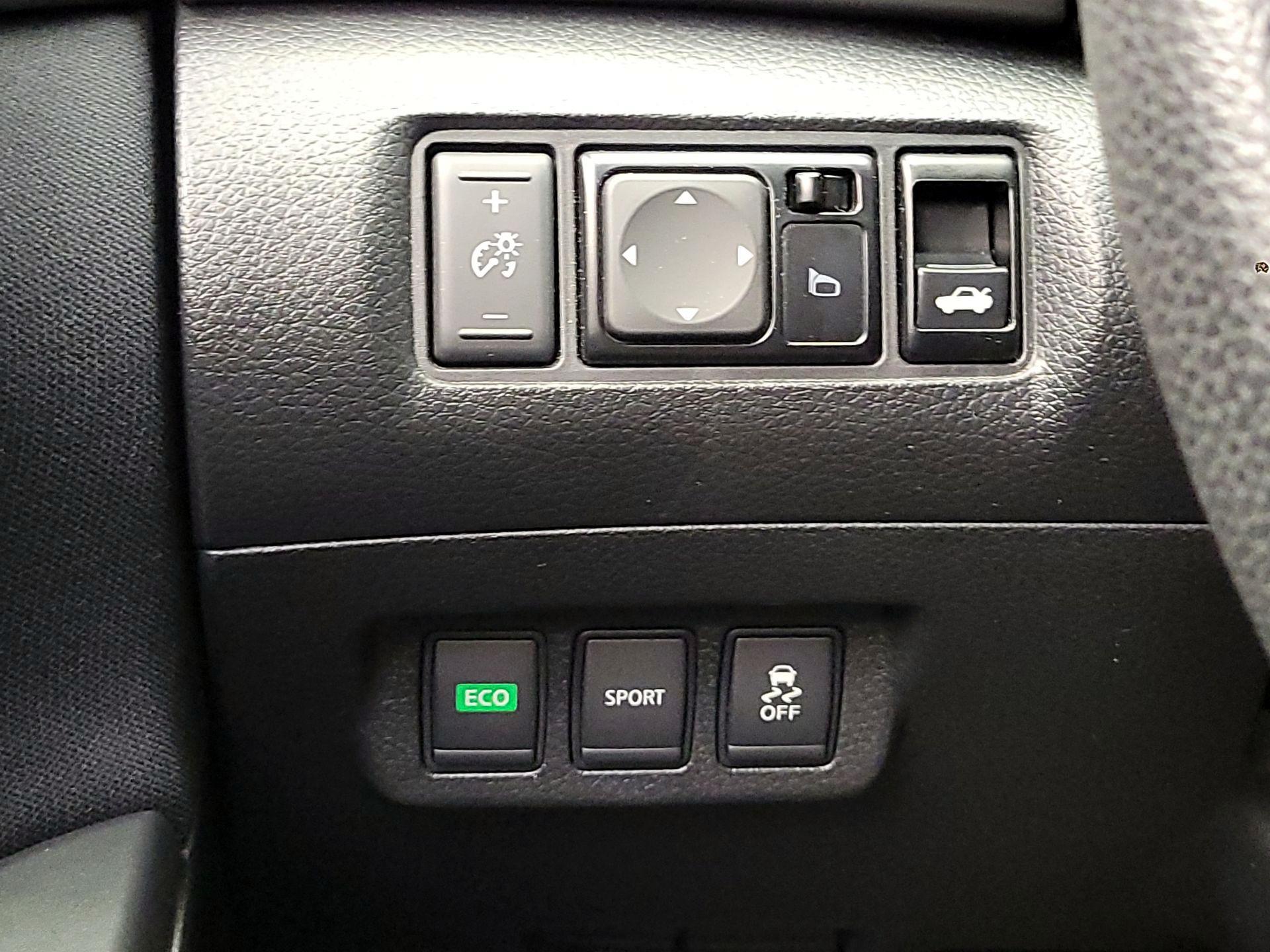 Thumbnail: 2015 Nissan Sentra - 13