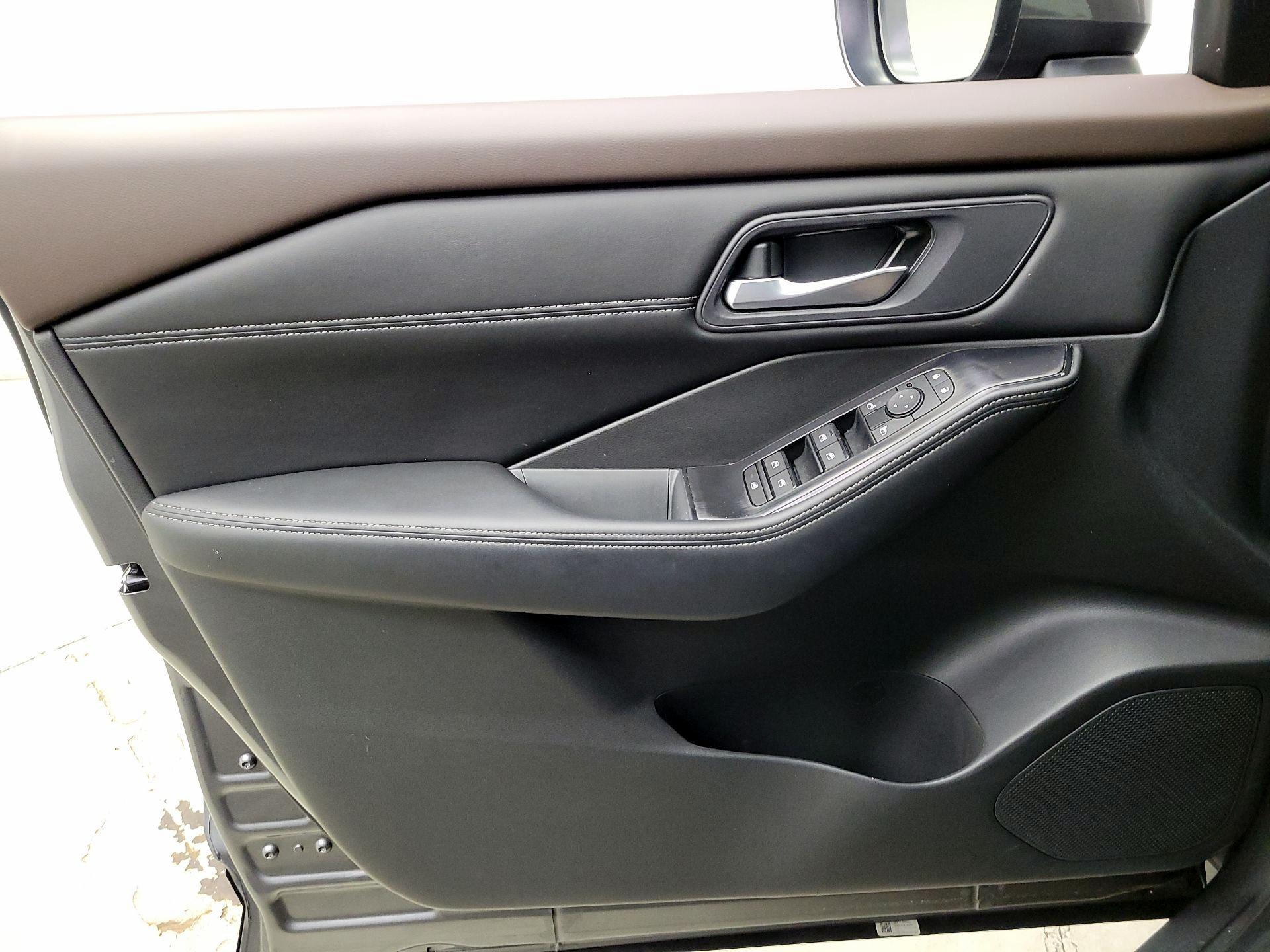 Thumbnail: 2023 Nissan Rogue - 12