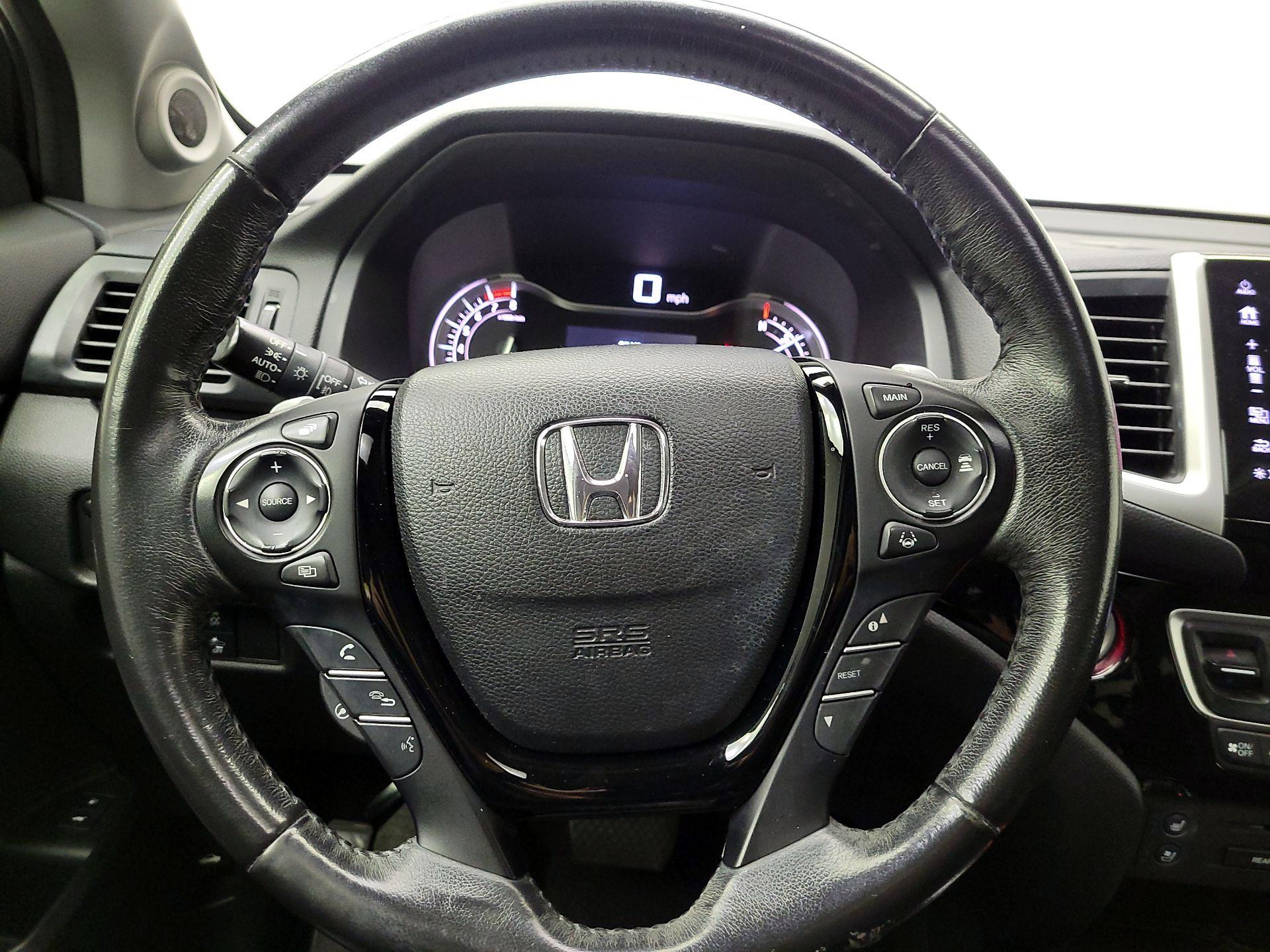 Thumbnail: 2017 Honda Pilot - 10