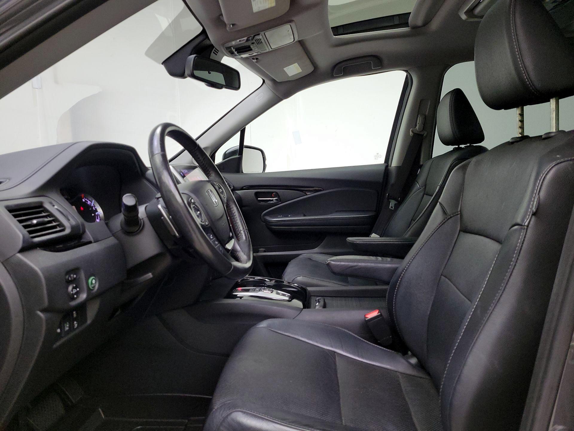 Thumbnail: 2017 Honda Pilot - 11