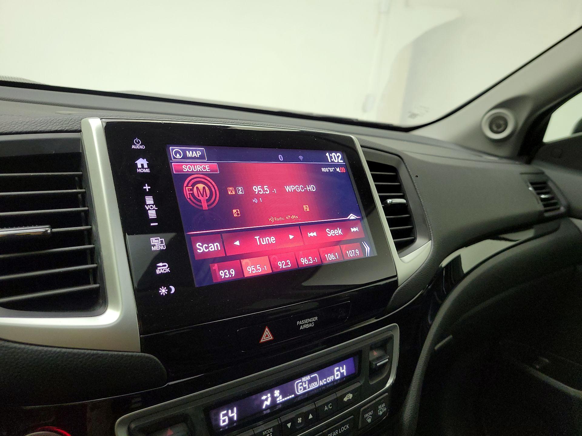 Thumbnail: 2017 Honda Pilot - 16