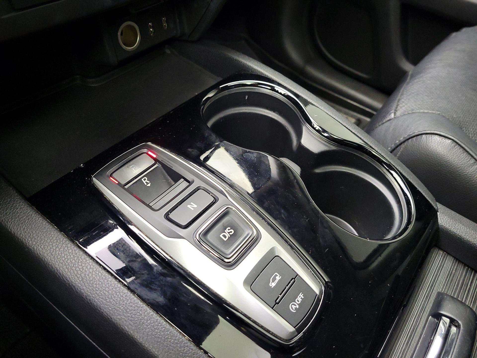 Thumbnail: 2017 Honda Pilot - 18