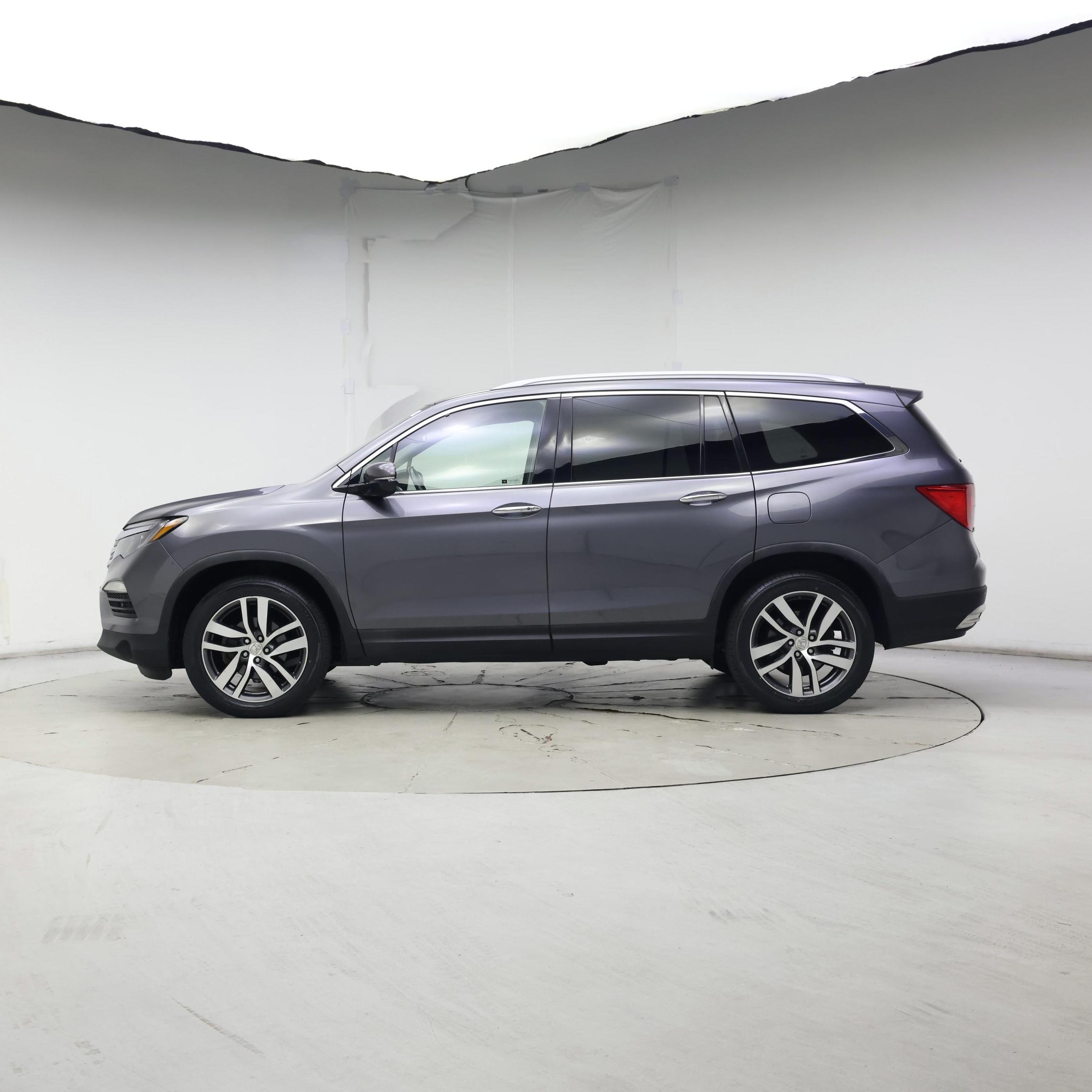Thumbnail: 2017 Honda Pilot - 3