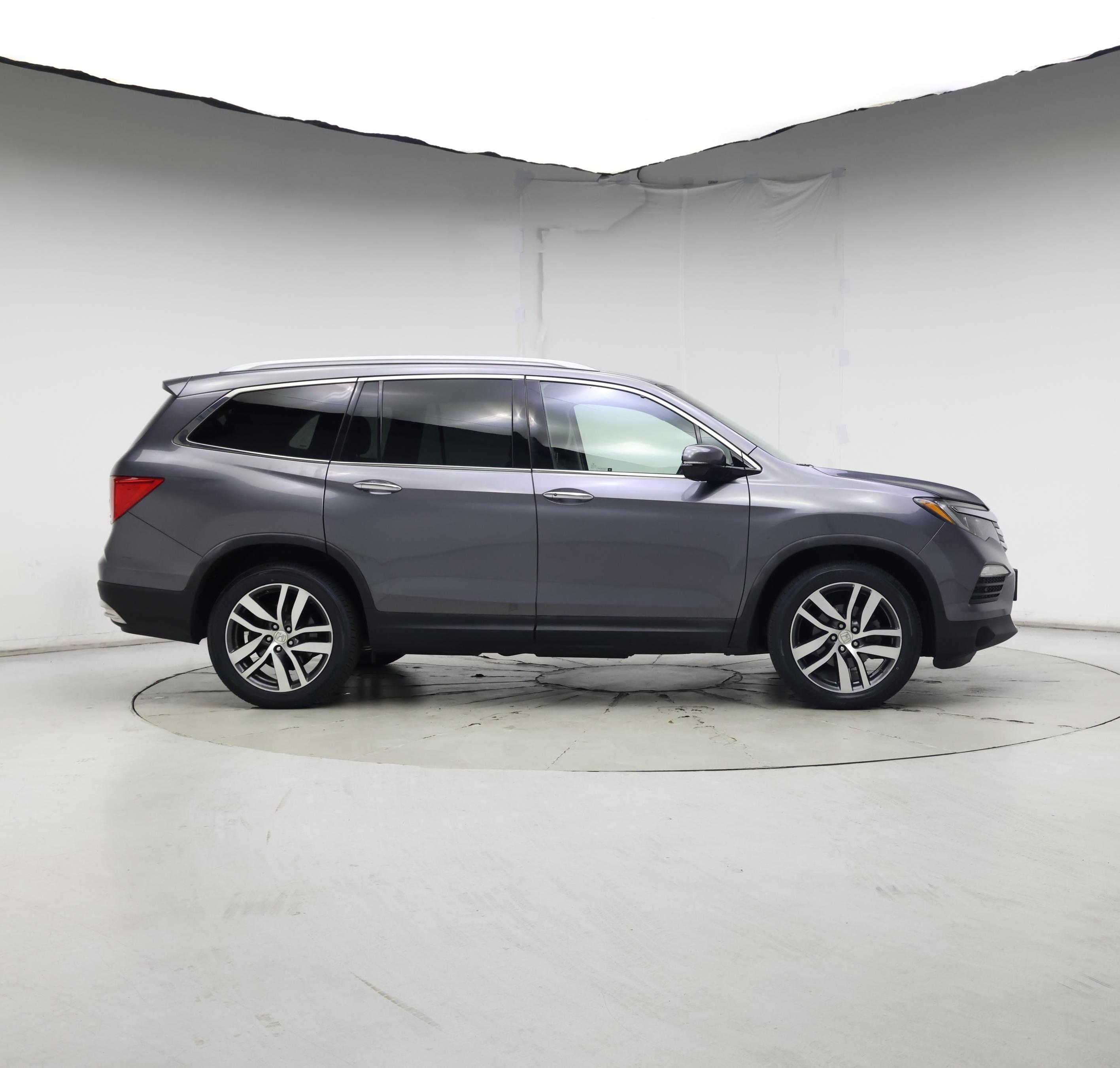 Thumbnail: 2017 Honda Pilot - 7