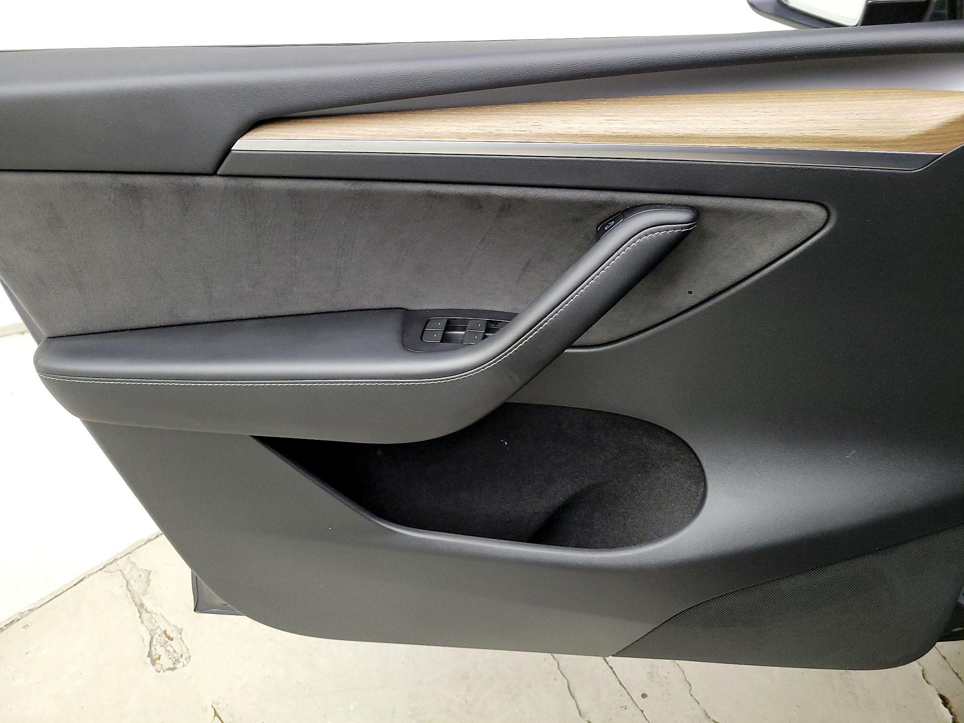 Thumbnail: 2023 Tesla Model Y - 12