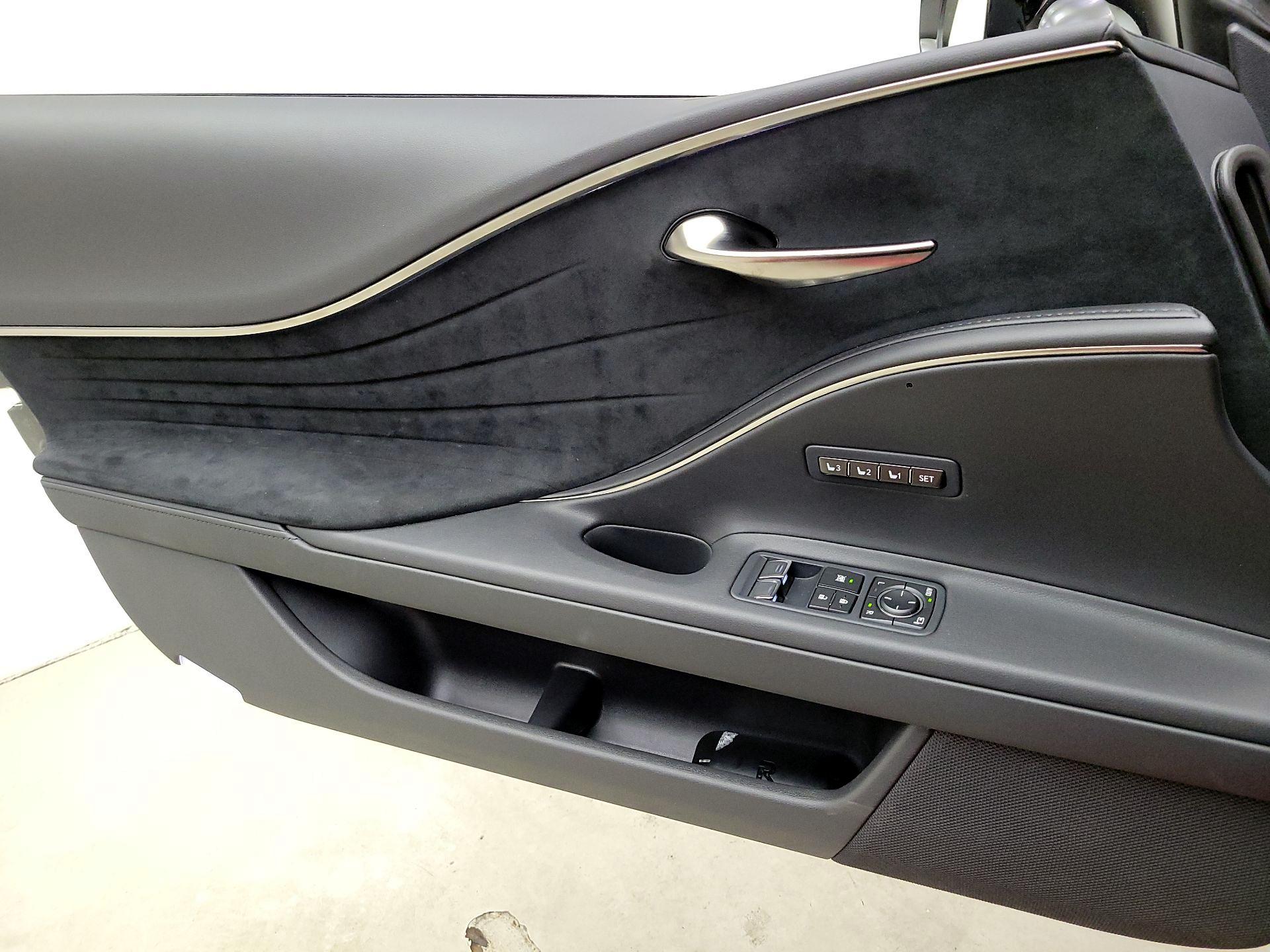 Thumbnail: 2018 Lexus LC - 12