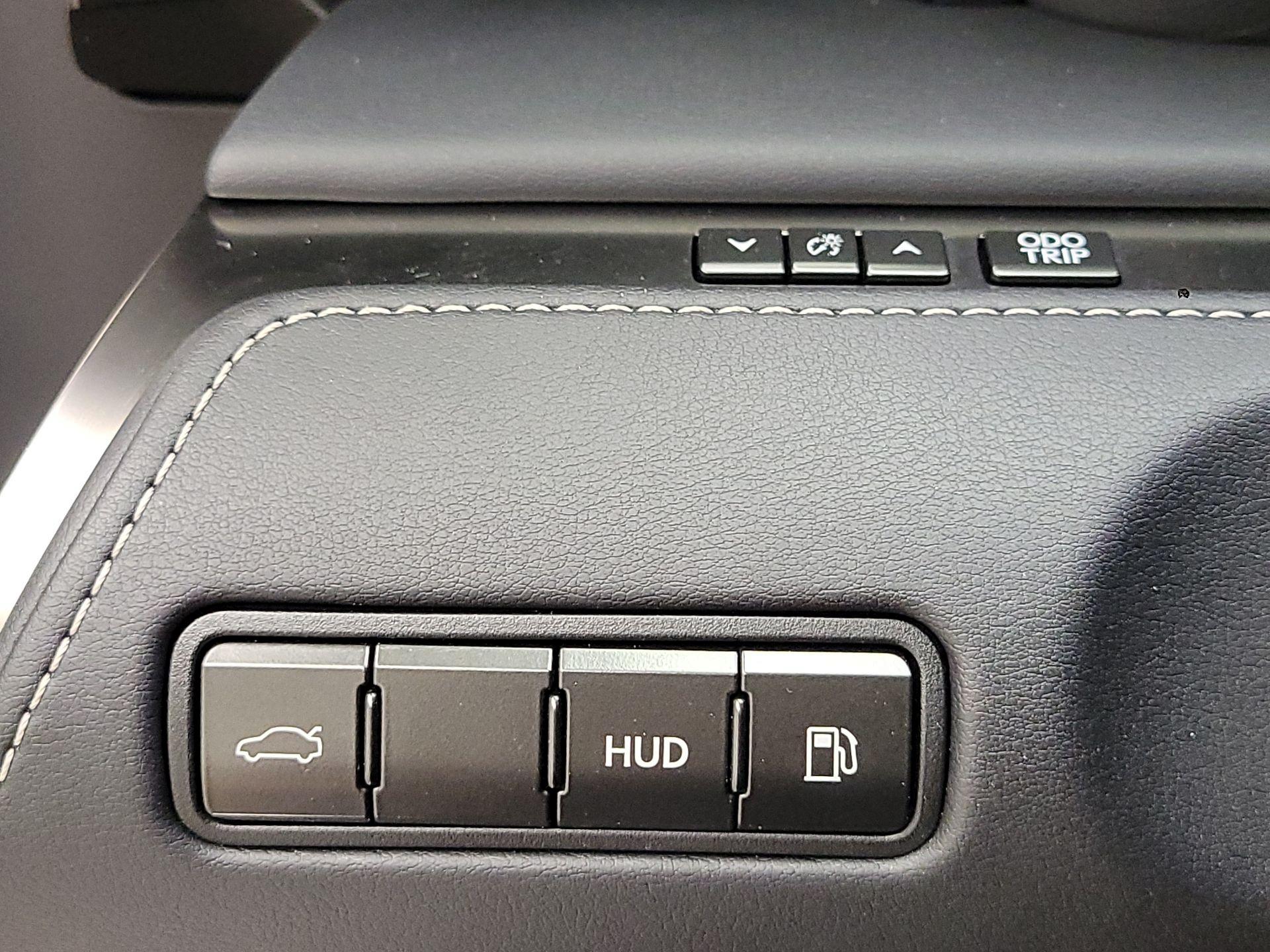 Thumbnail: 2018 Lexus LC - 13