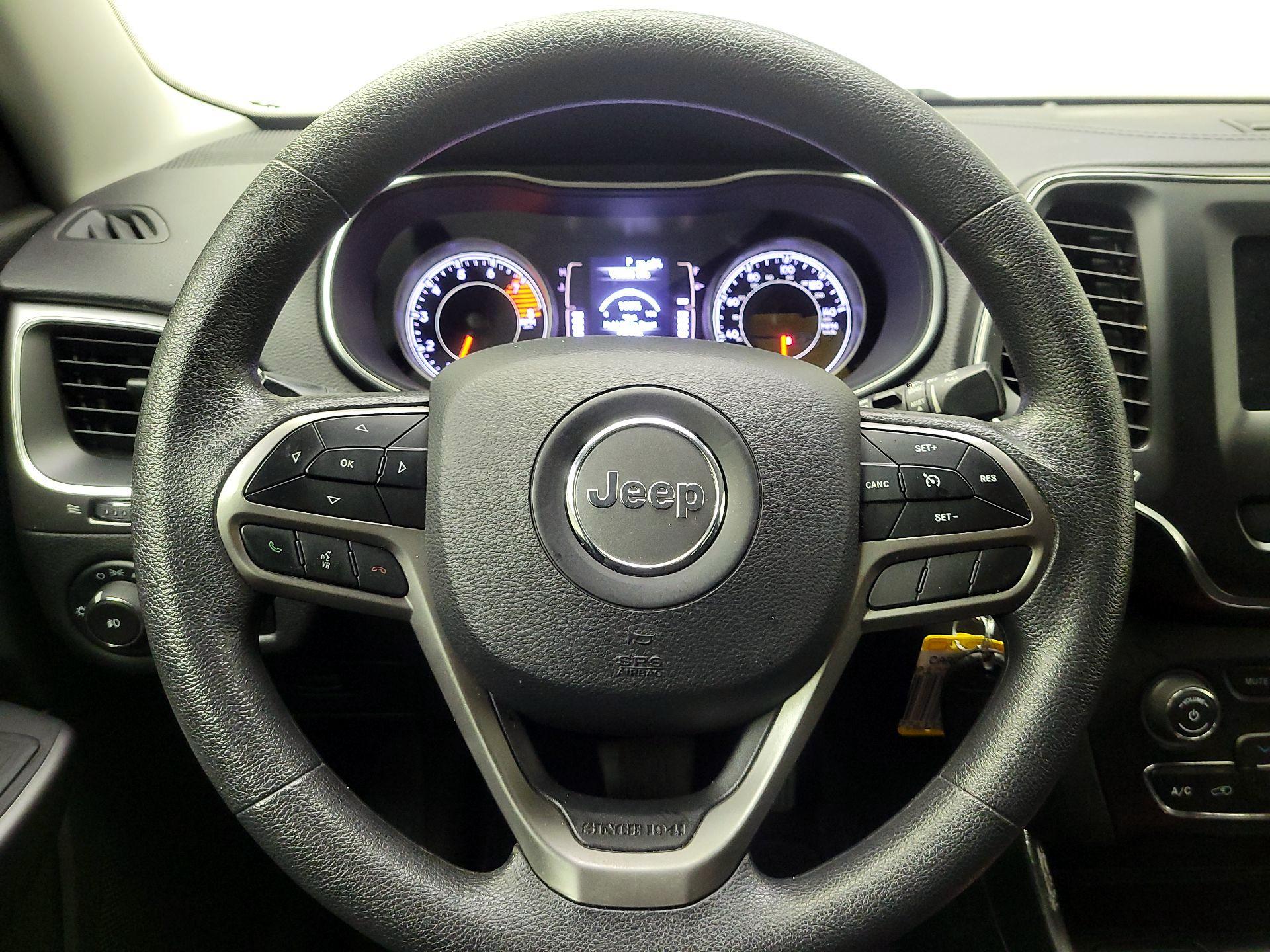 Thumbnail: 2019 Jeep Cherokee - 10