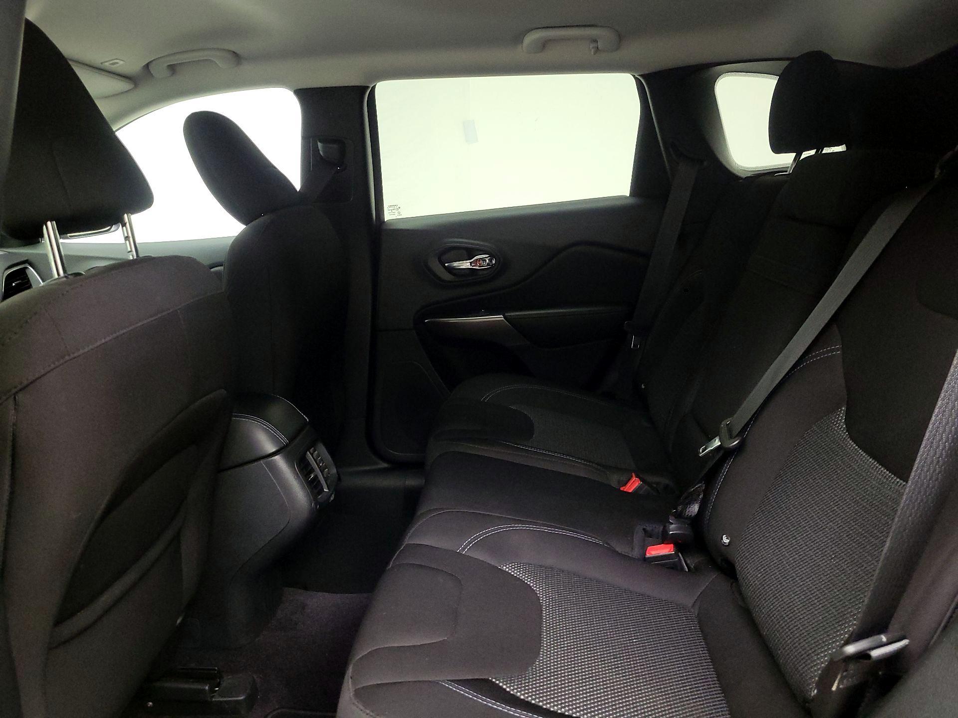 Thumbnail: 2019 Jeep Cherokee - 19