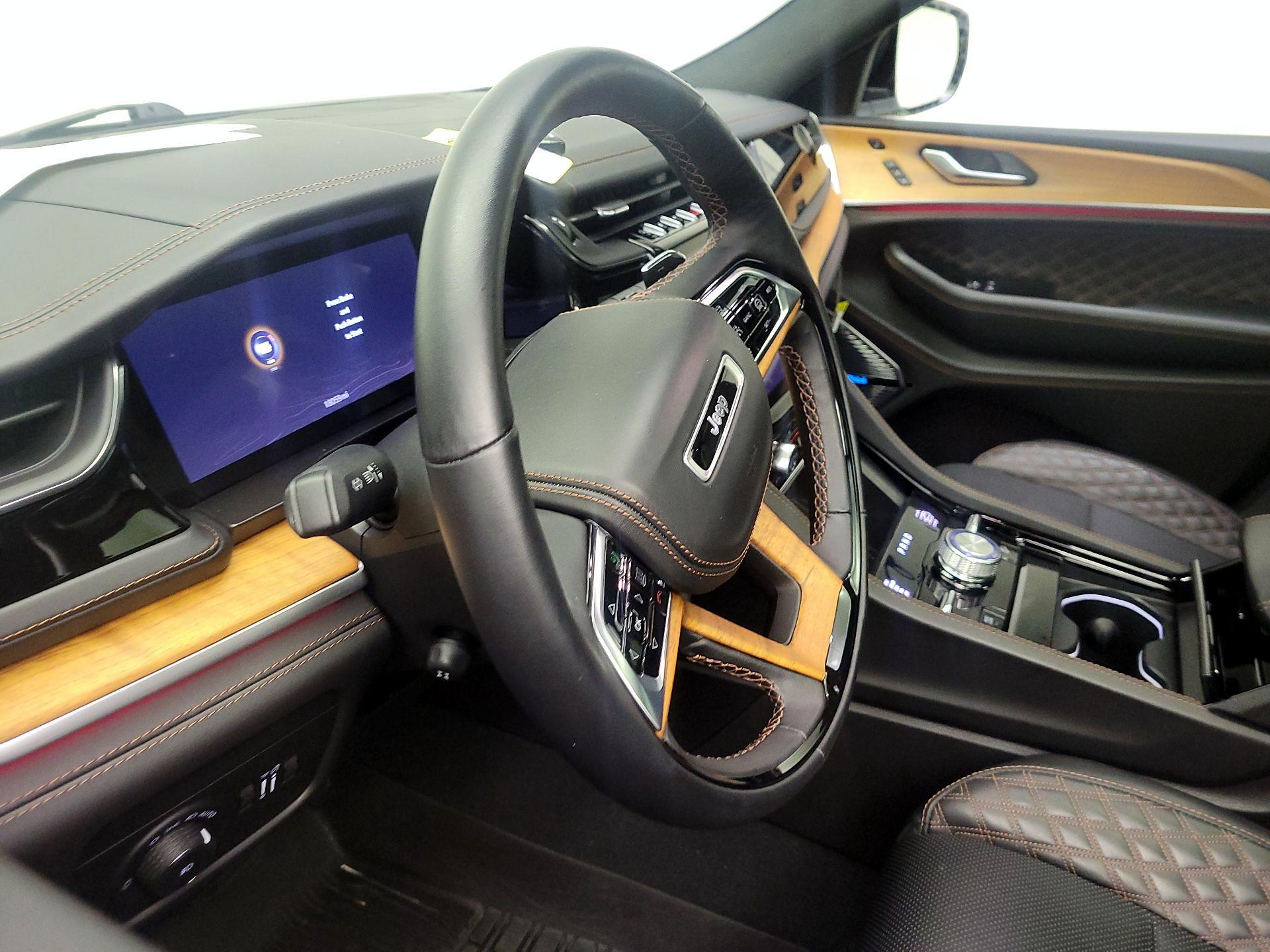 Thumbnail: 2023 Jeep Grand Cherokee L - 9