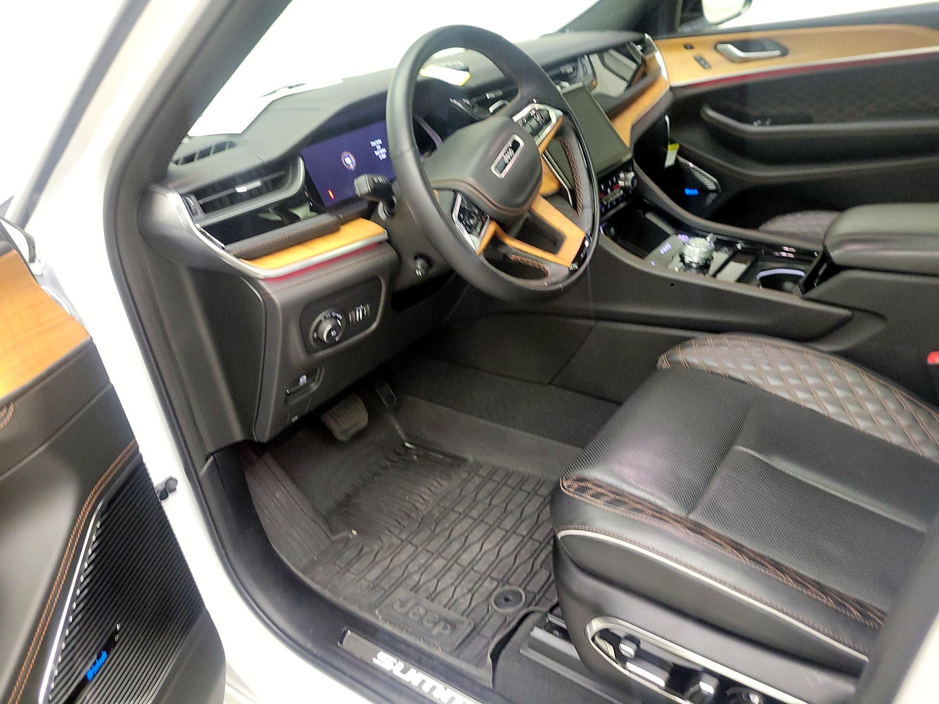 Thumbnail: 2023 Jeep Grand Cherokee L - 11
