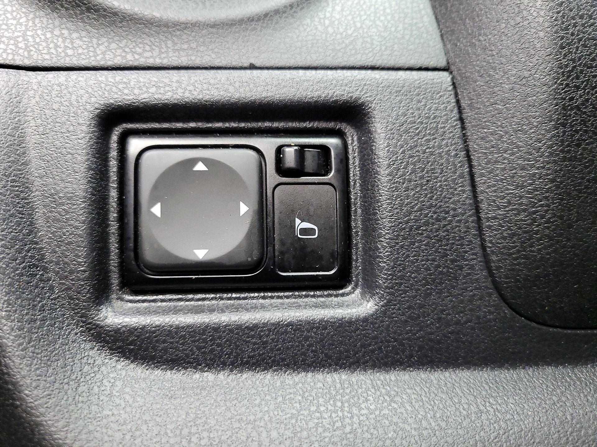 Thumbnail: 2019 Nissan Versa Note - 13