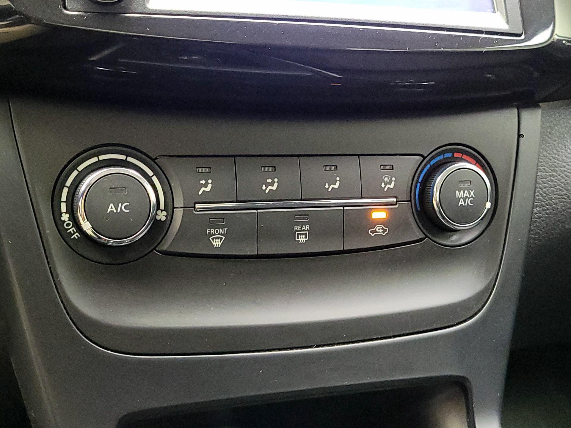 Thumbnail: 2019 Nissan Sentra - 16