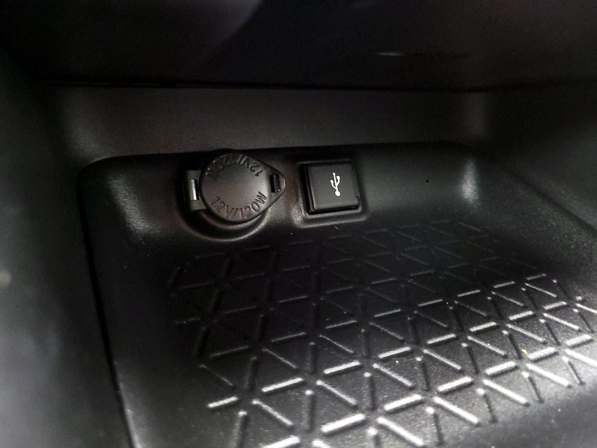 Thumbnail: 2020 Toyota RAV4 - 19