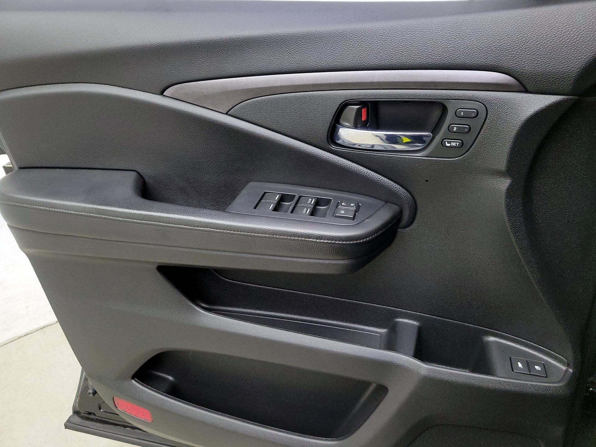 Thumbnail: 2020 Honda Pilot - 12