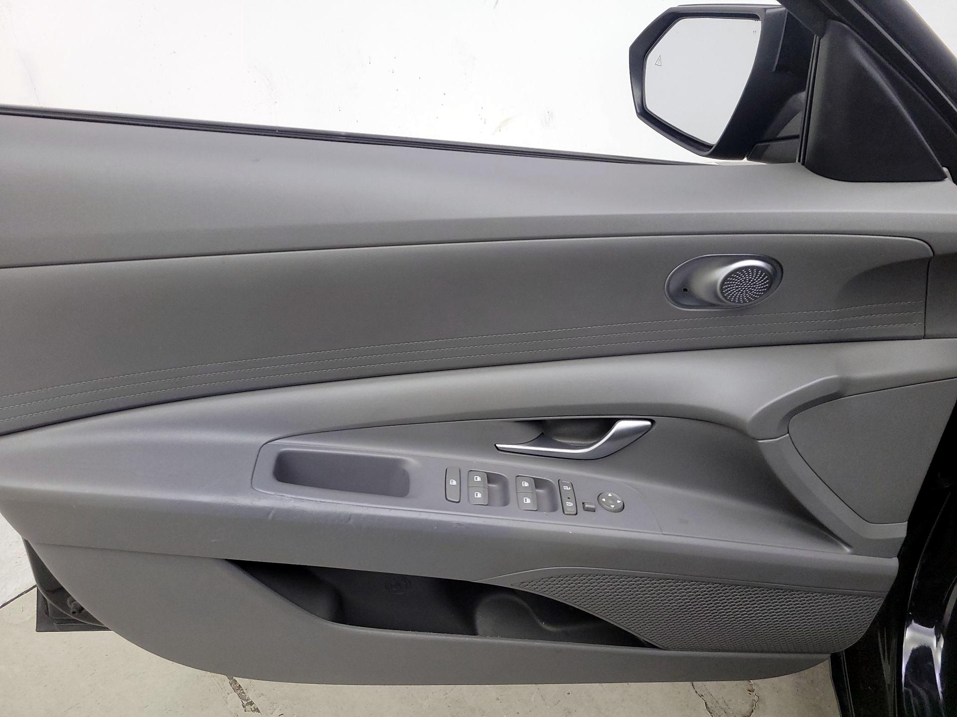 Thumbnail: 2021 Hyundai Elantra - 12