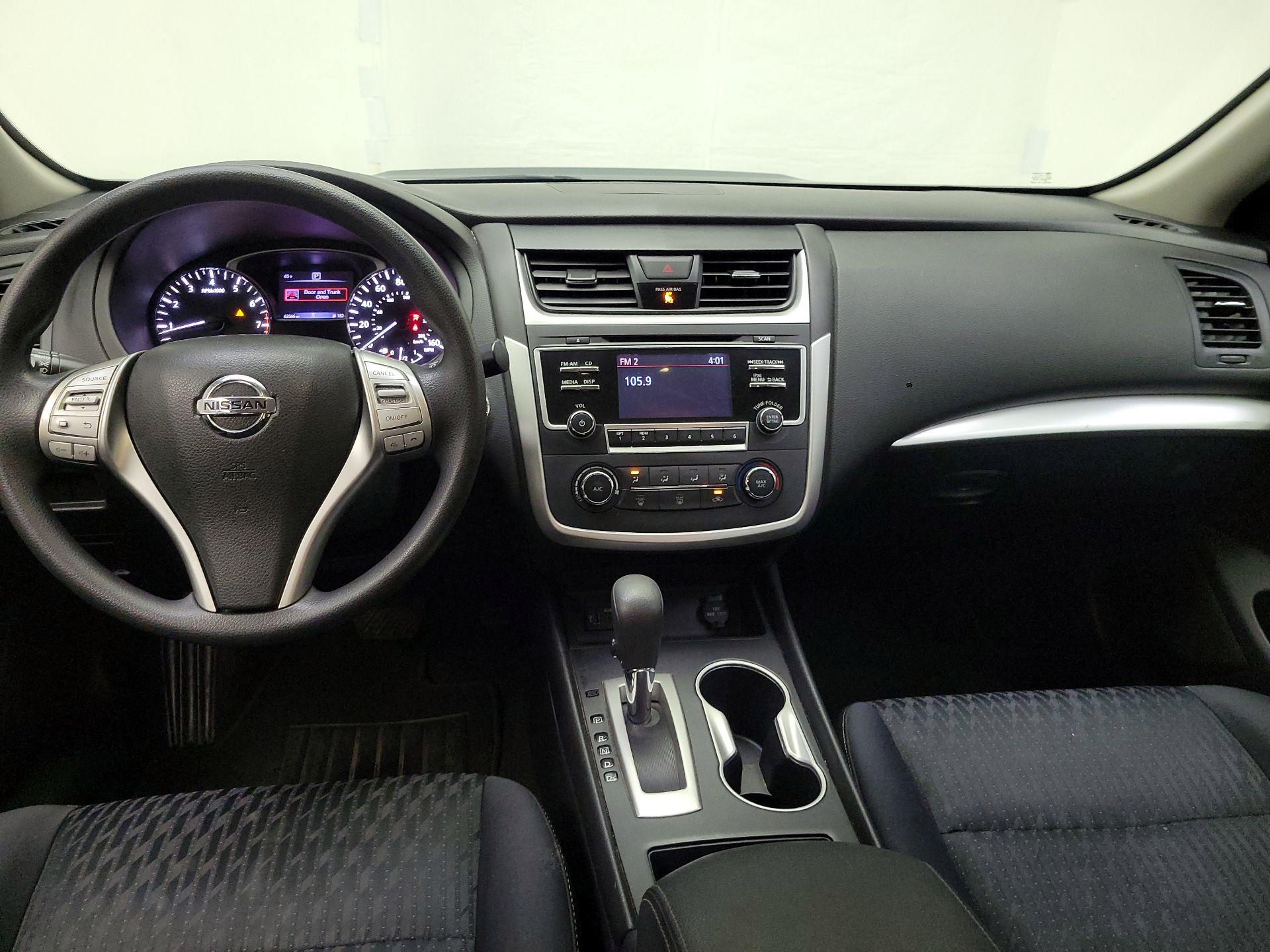 Thumbnail: 2018 Nissan Altima - 9