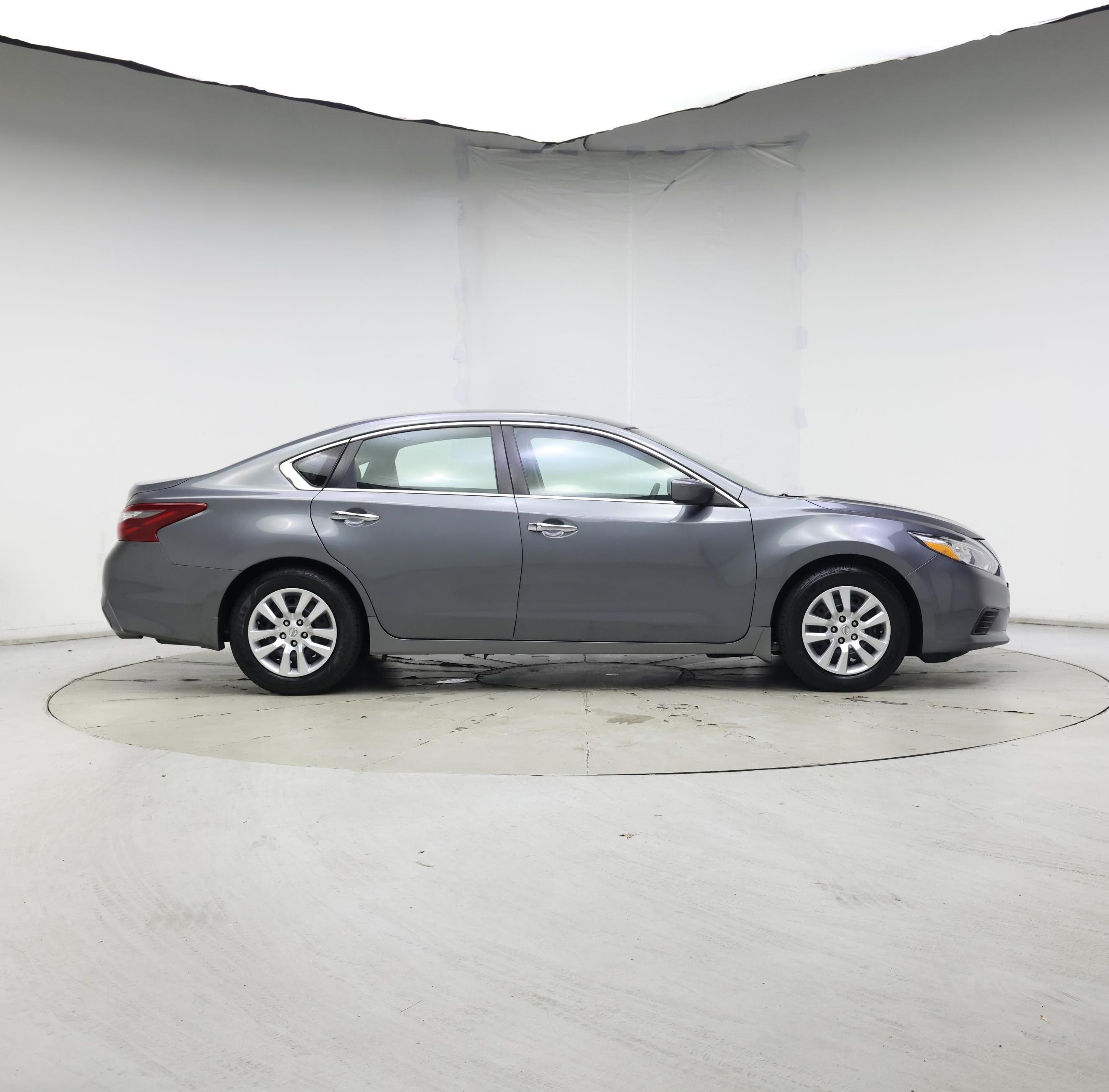 Thumbnail: 2018 Nissan Altima - 7