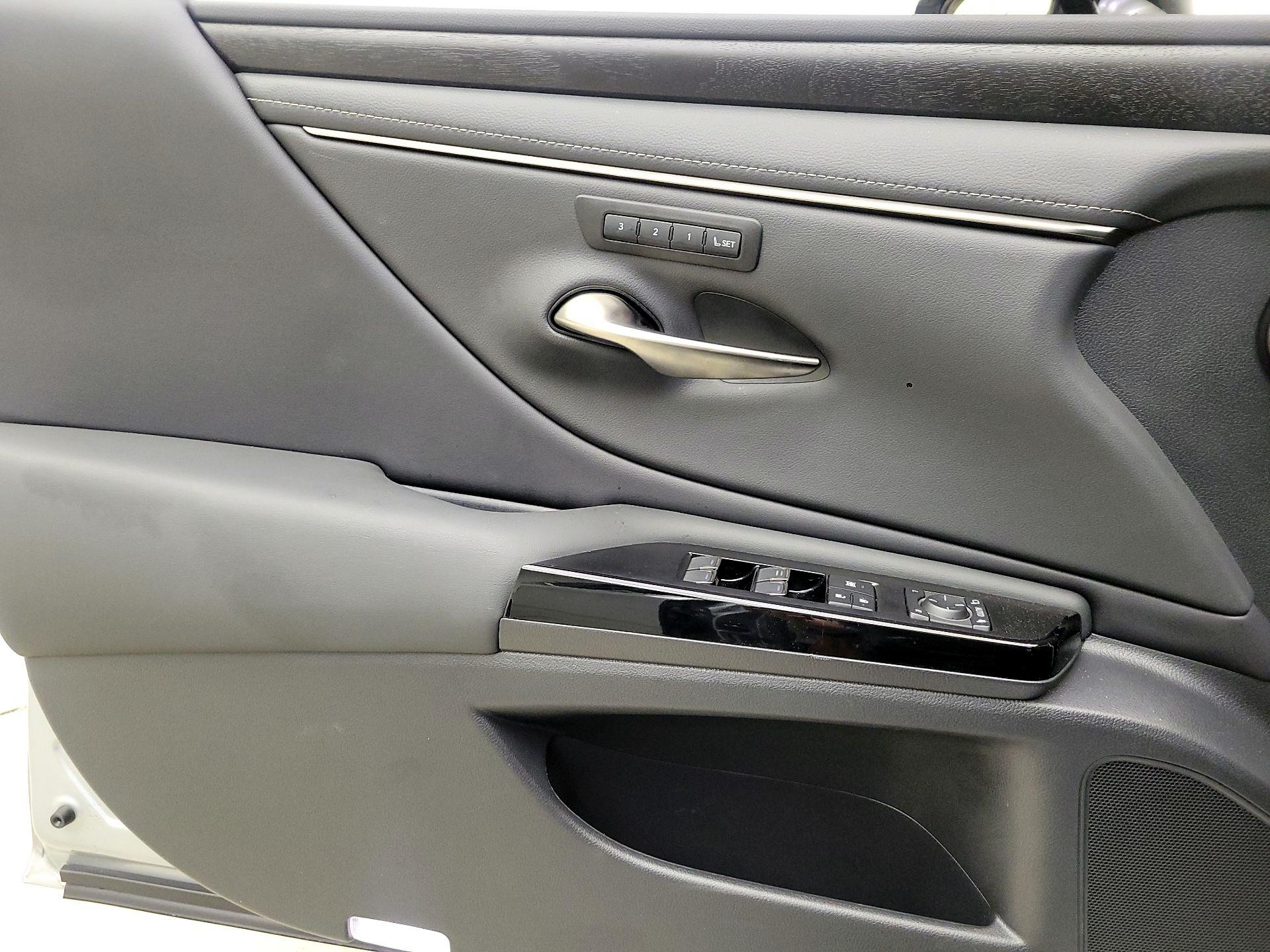 Thumbnail: 2022 Lexus ES - 12