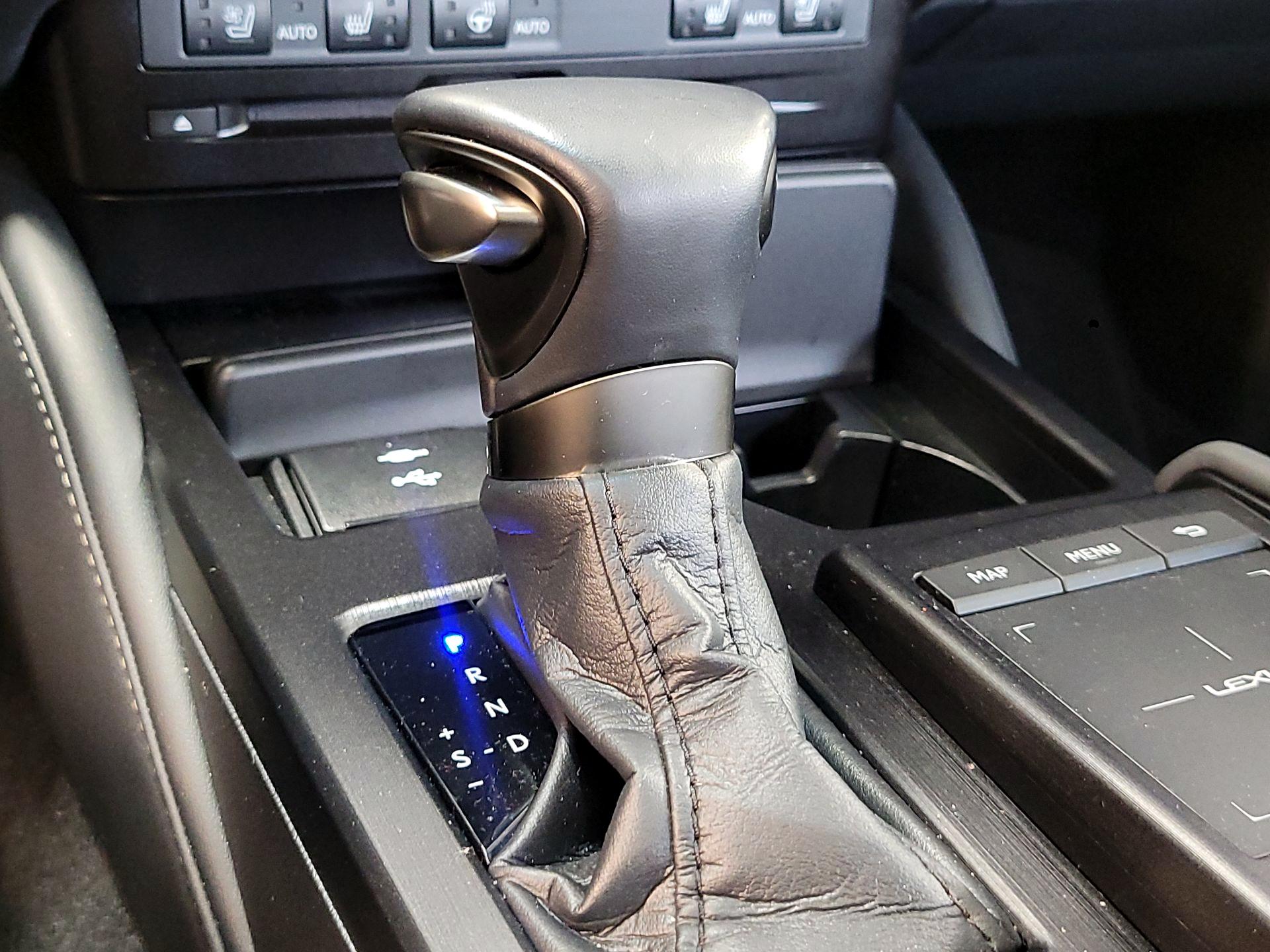 Thumbnail: 2022 Lexus ES - 17