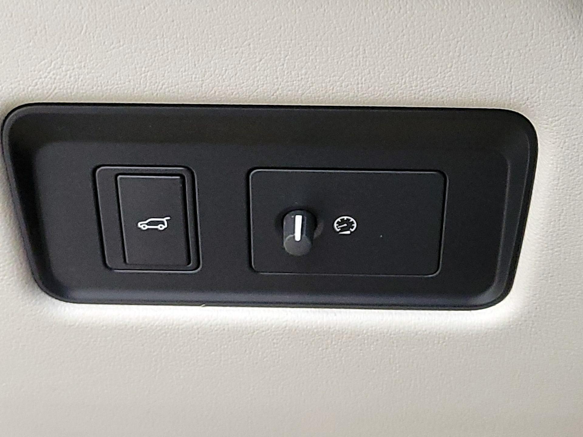 Thumbnail: 2023 Jaguar F-Pace - 13