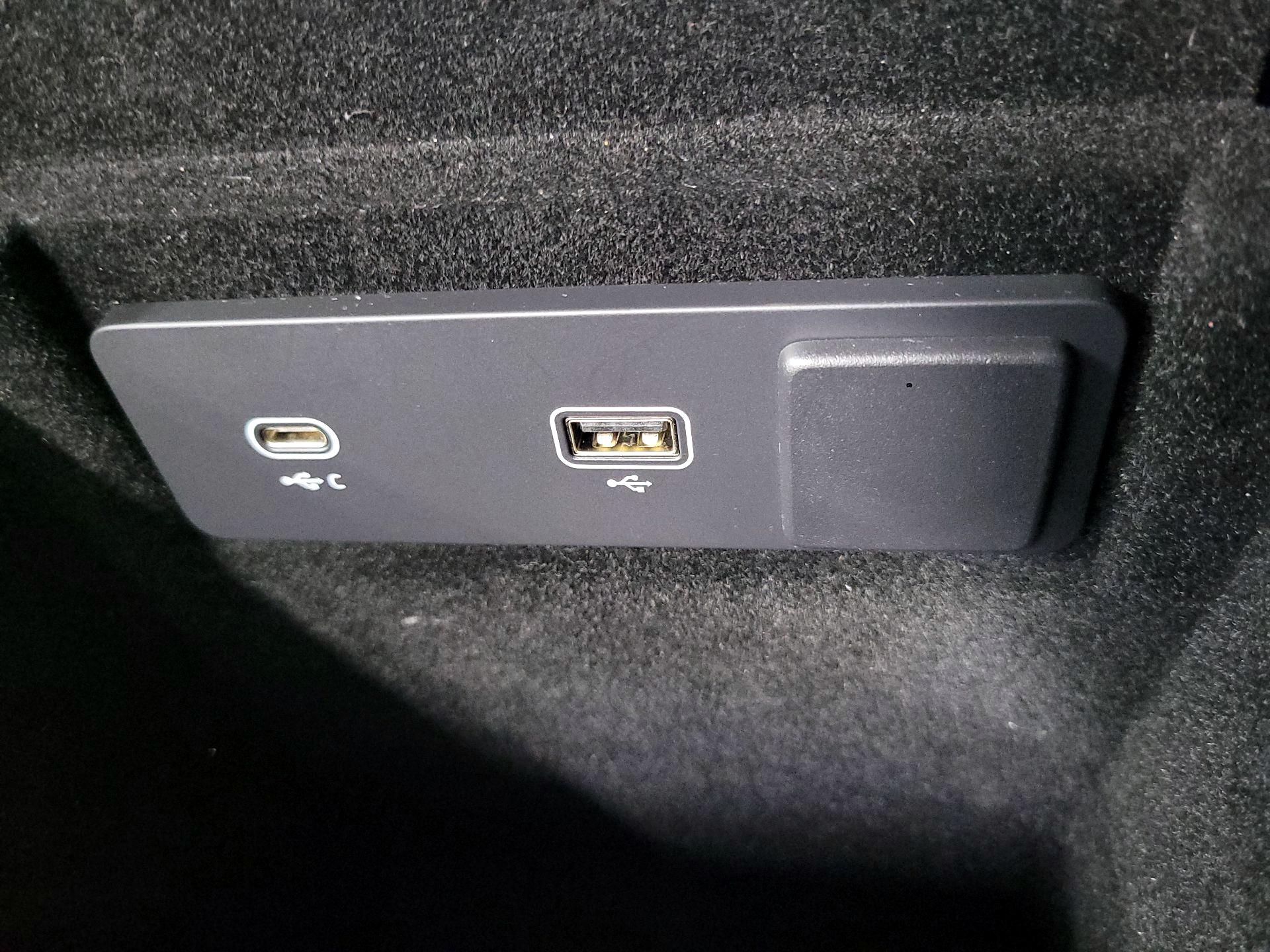 Thumbnail: 2023 Jaguar F-Pace - 19