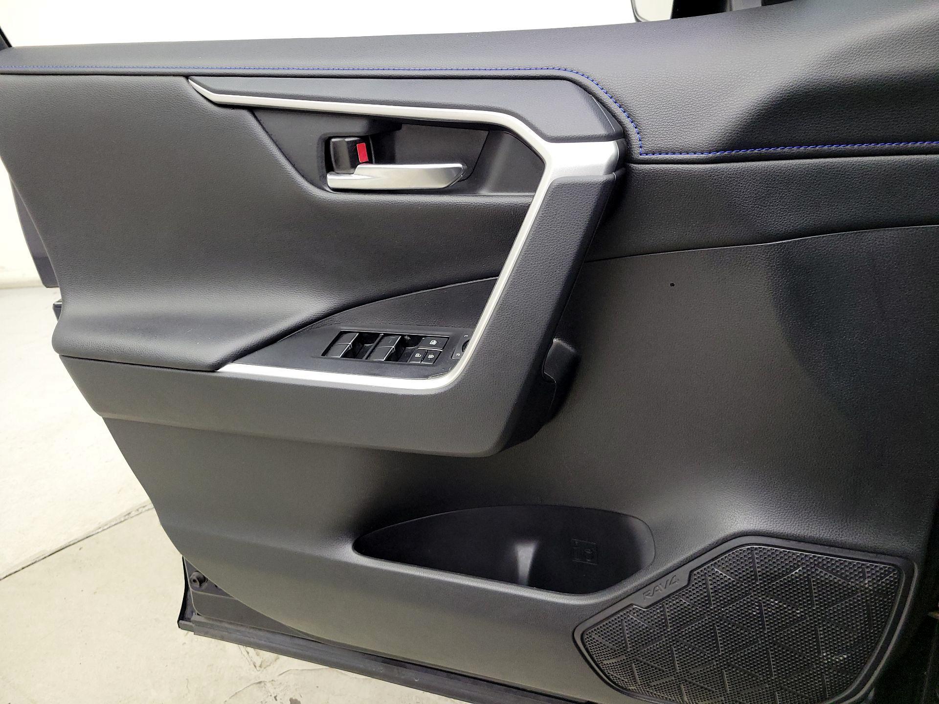 Thumbnail: 2021 Toyota RAV4 - 12