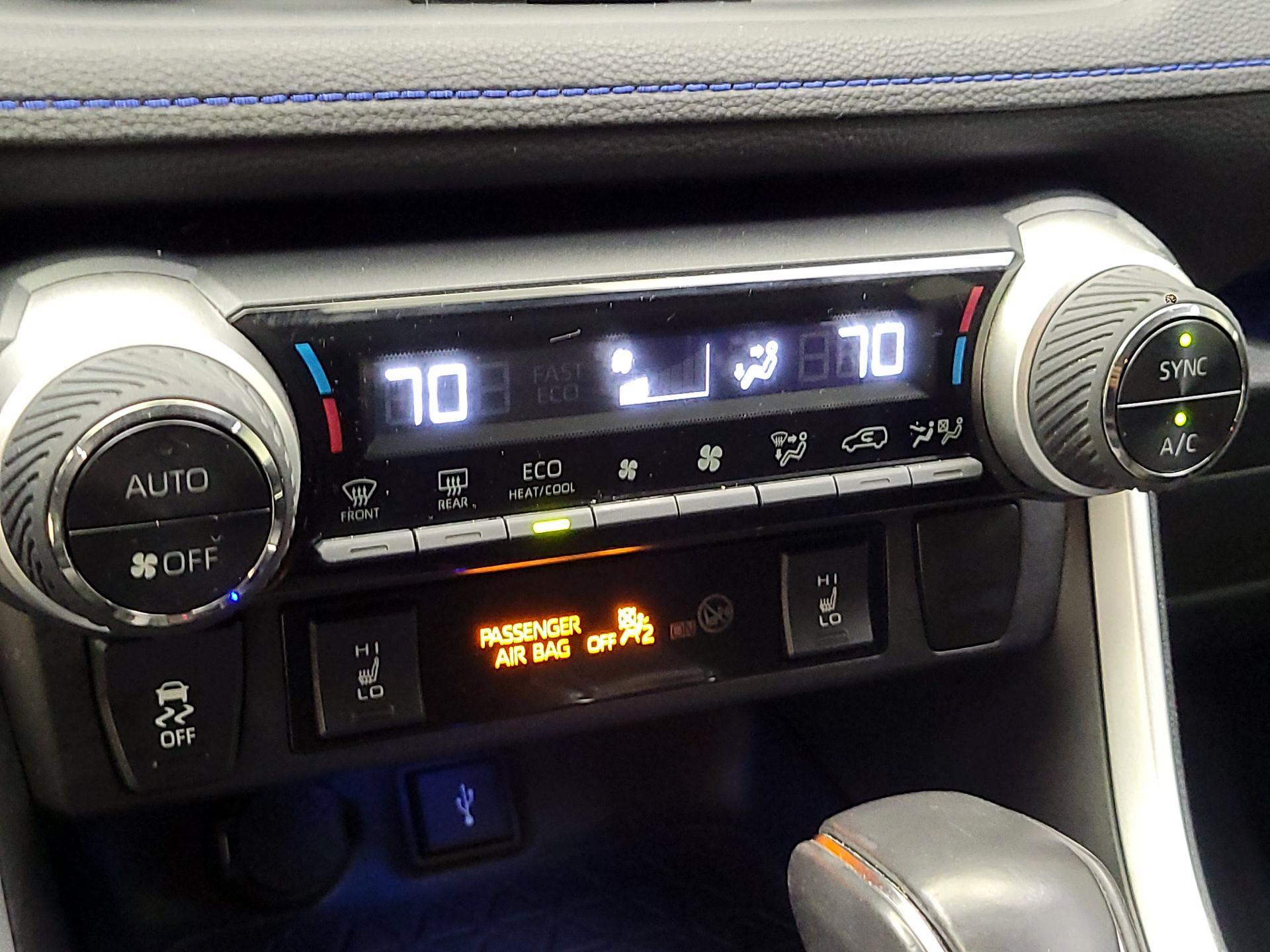 Thumbnail: 2021 Toyota RAV4 - 16