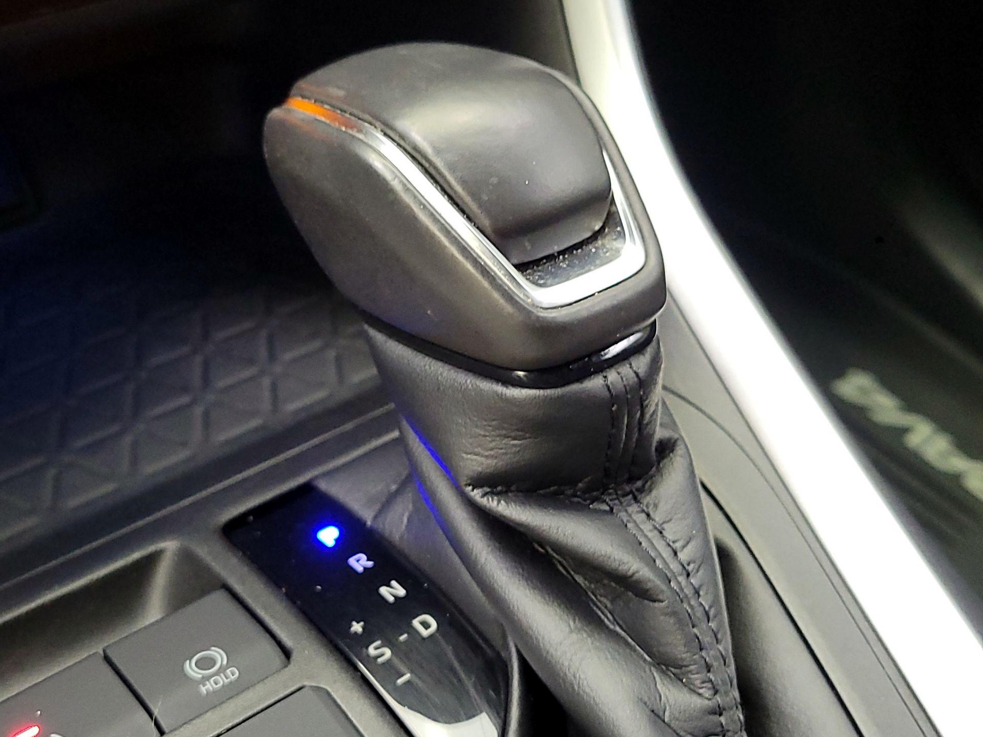 Thumbnail: 2021 Toyota RAV4 - 17