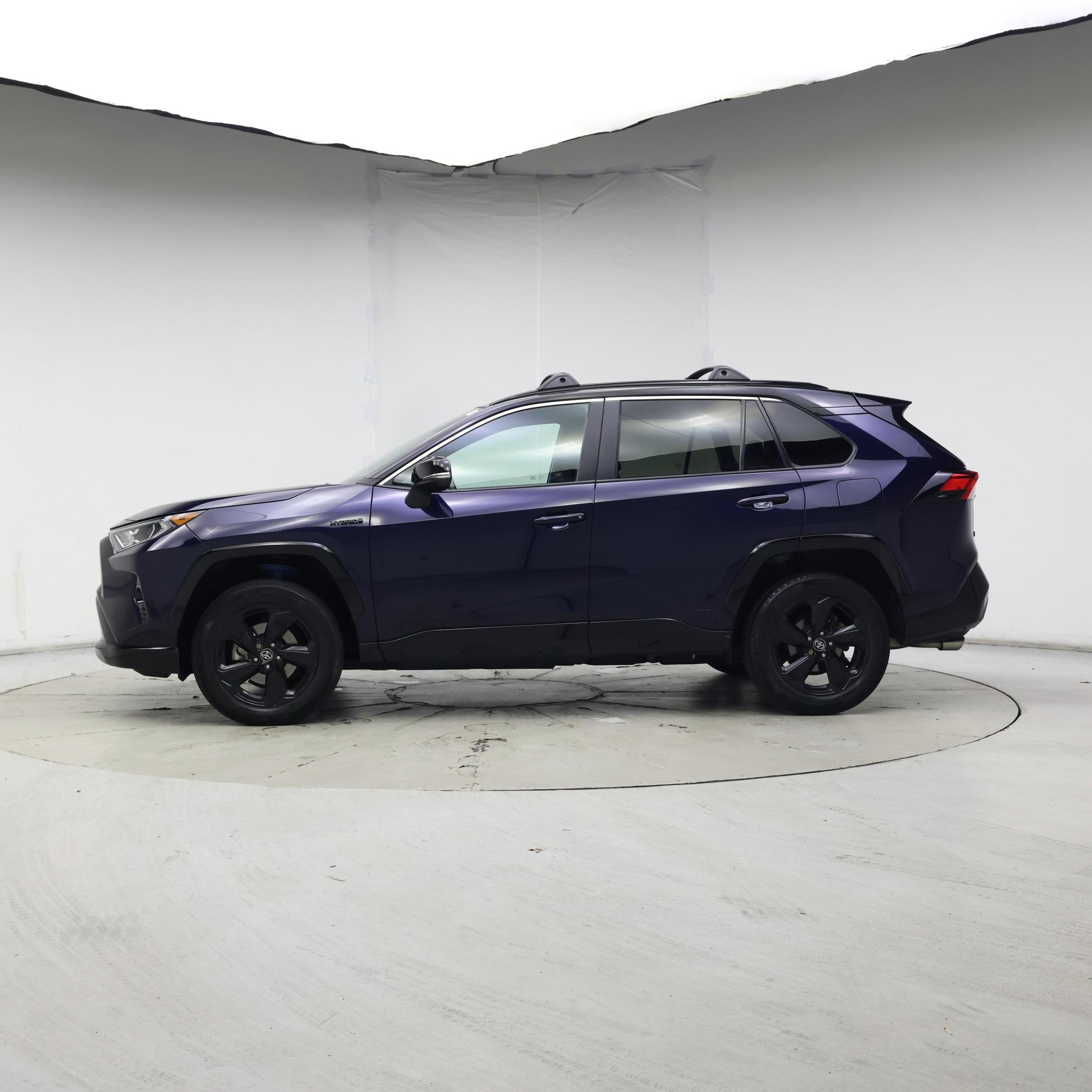 Thumbnail: 2021 Toyota RAV4 - 3