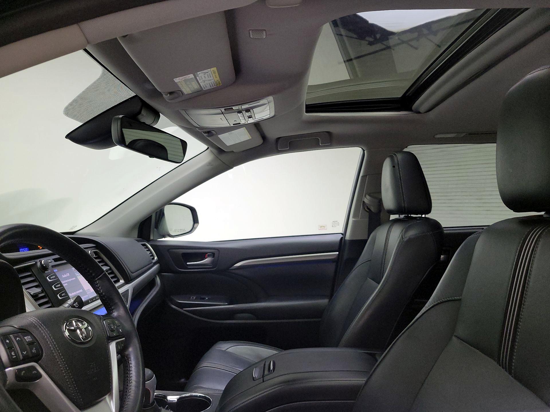 Thumbnail: 2018 Toyota Highlander - 20